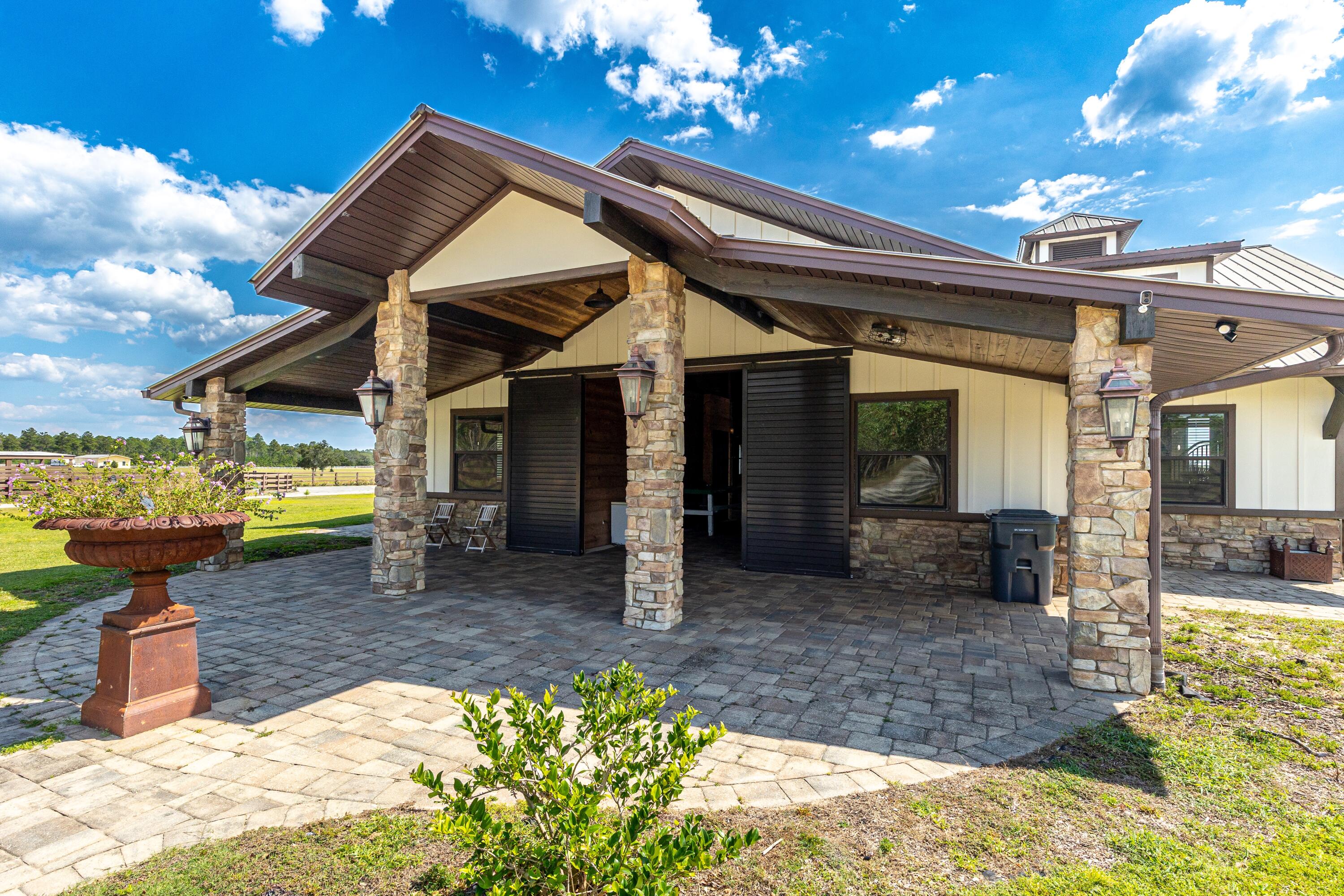 STABLES AT SANDY PINE - Farm