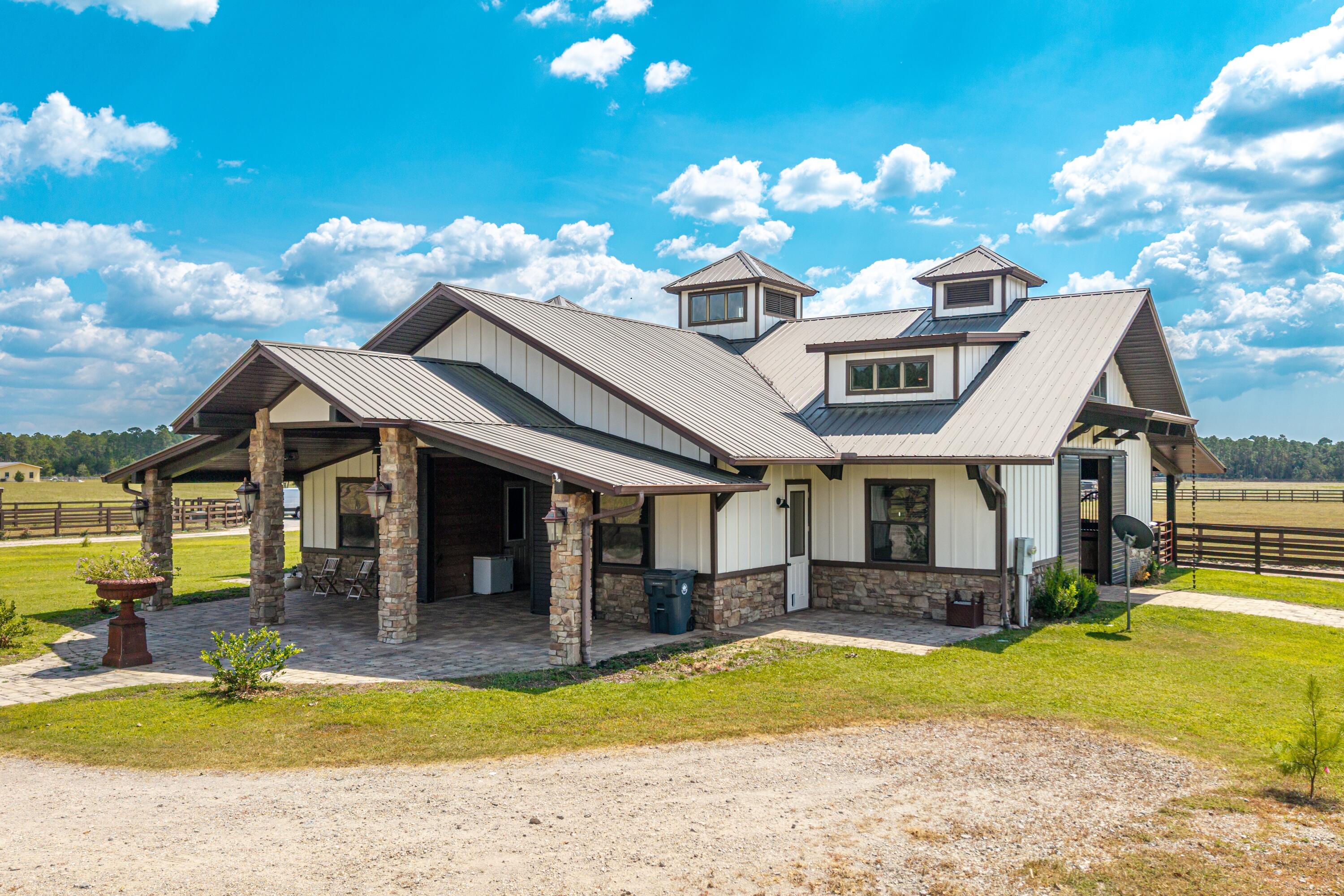 STABLES AT SANDY PINE - Farm