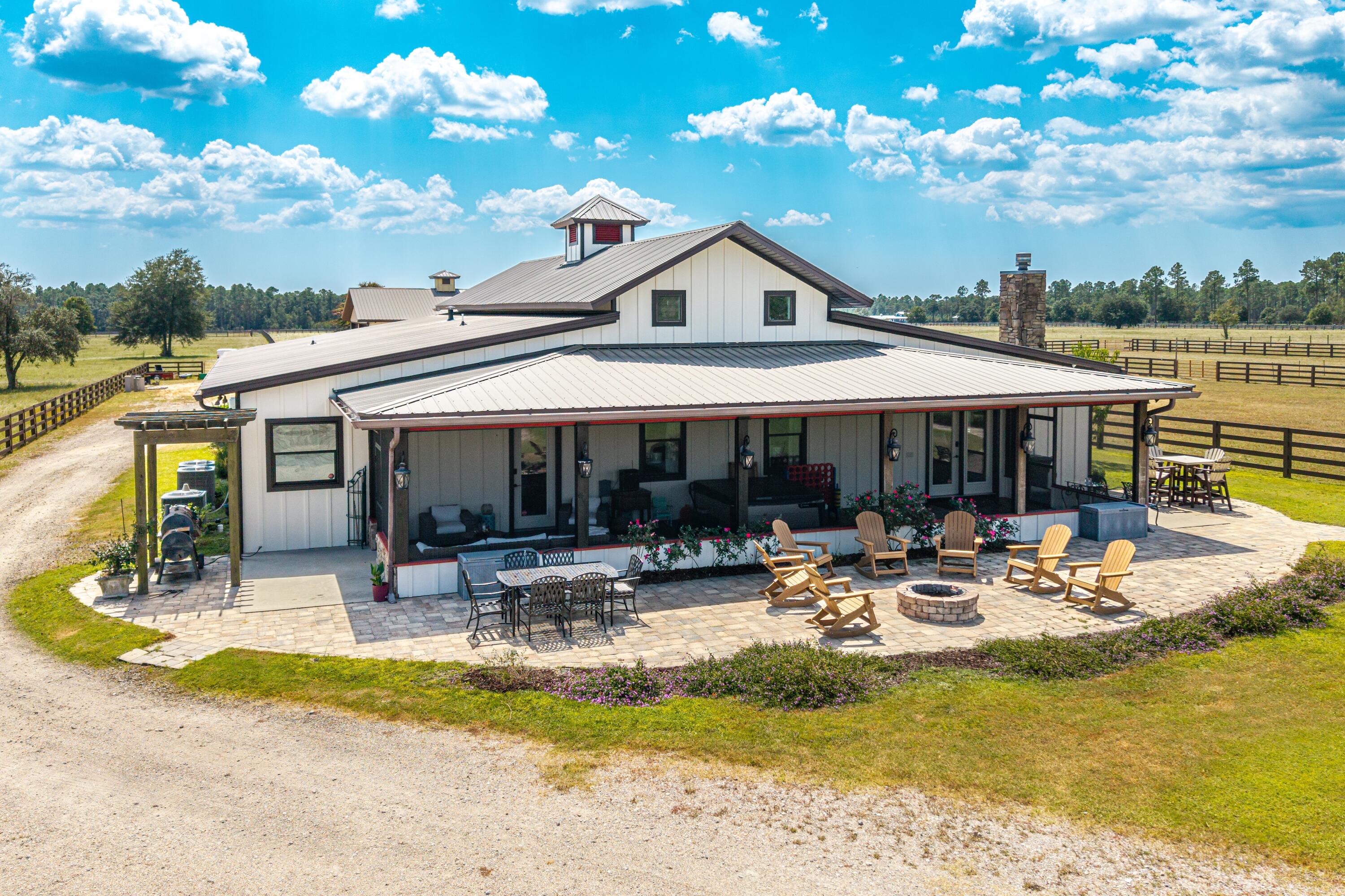 STABLES AT SANDY PINE - Farm