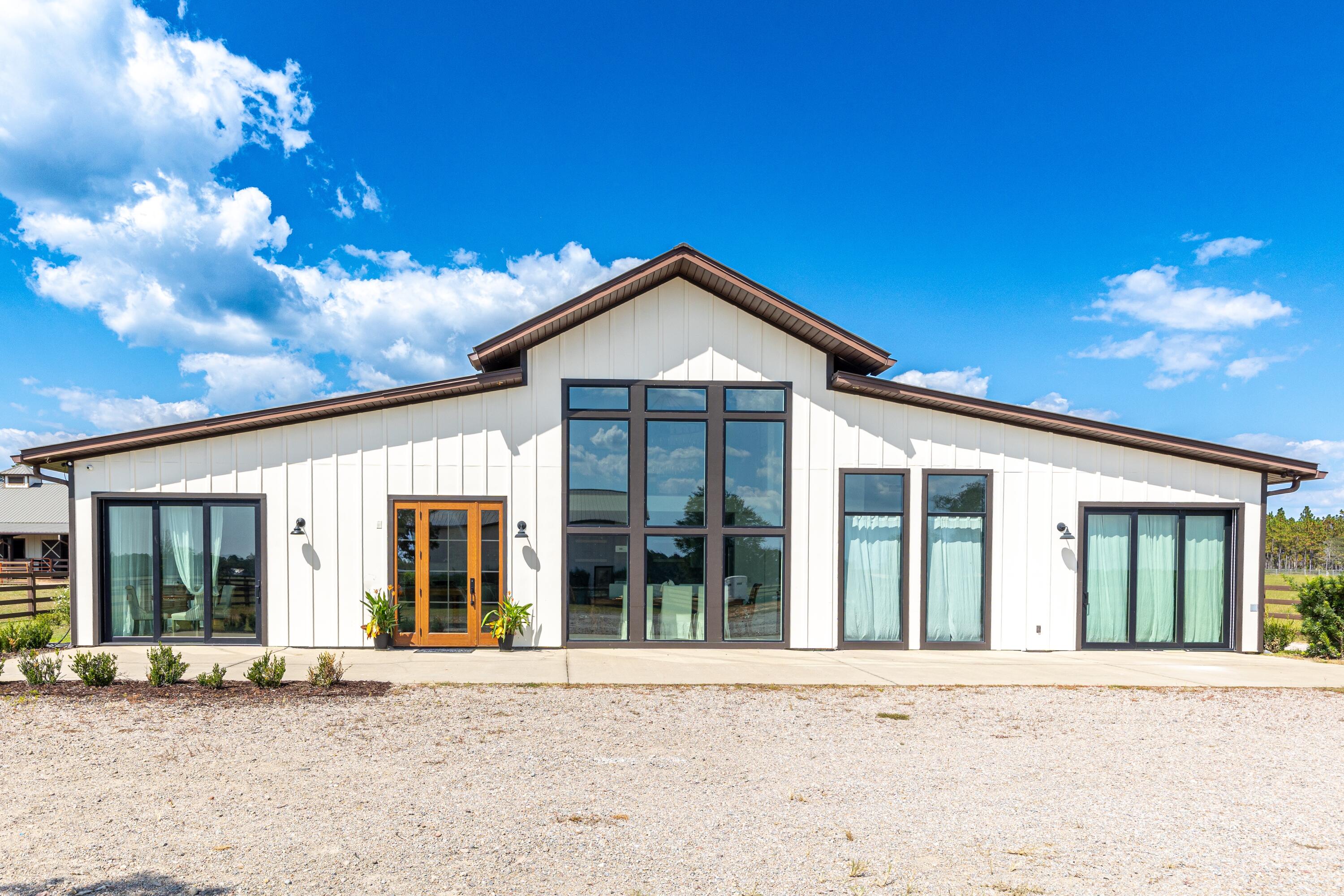 STABLES AT SANDY PINE - Farm