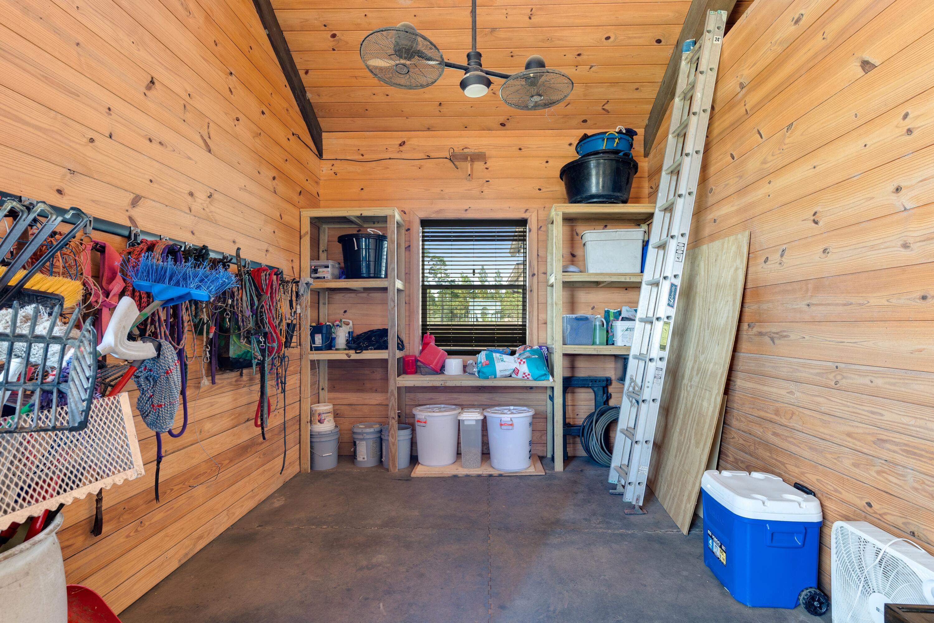 STABLES AT SANDY PINE - Farm