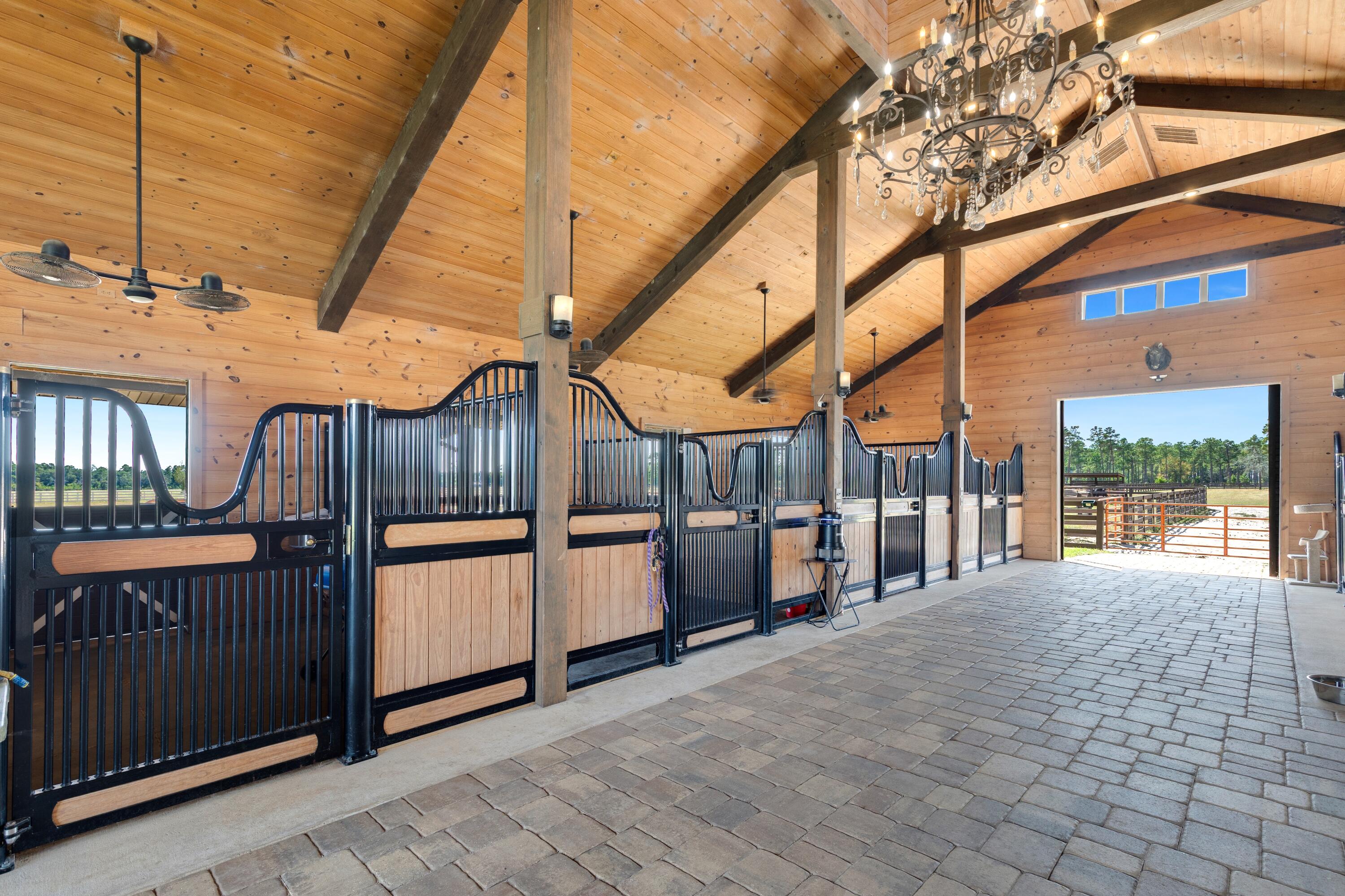 STABLES AT SANDY PINE - Farm
