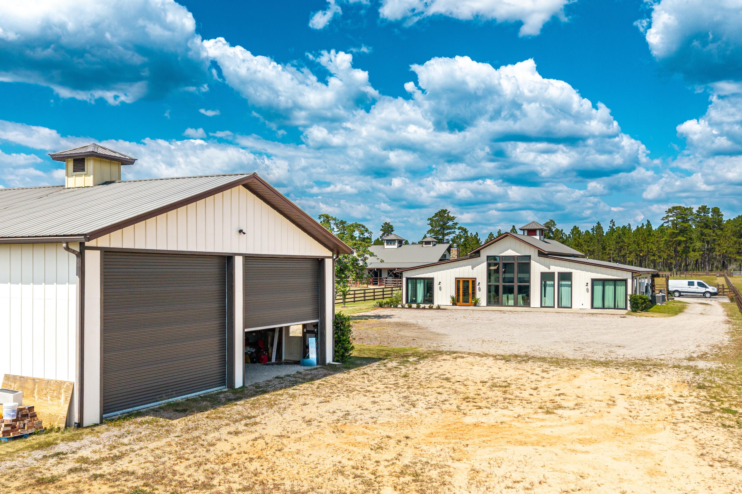 STABLES AT SANDY PINE - Farm