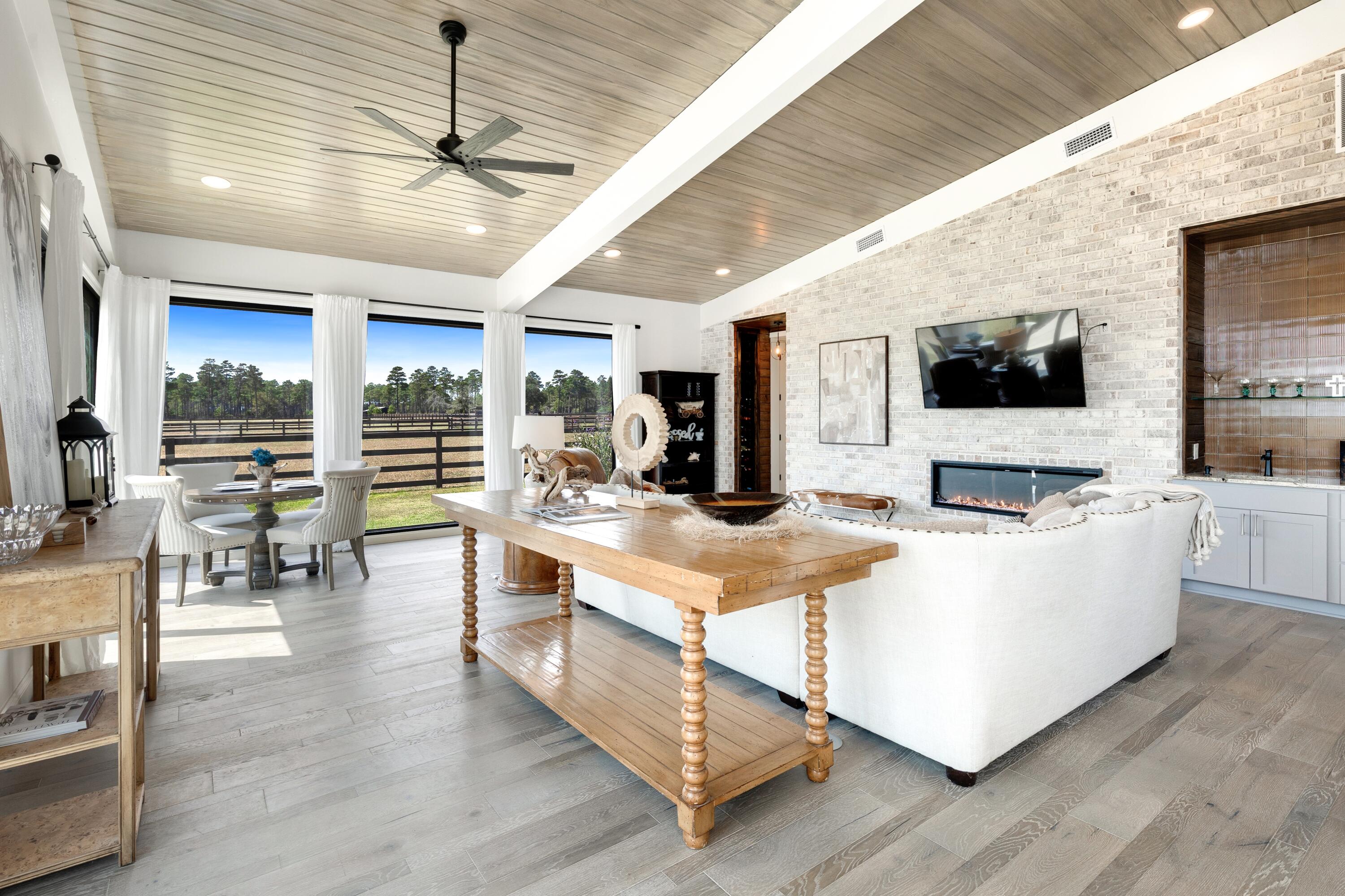 STABLES AT SANDY PINE - Farm