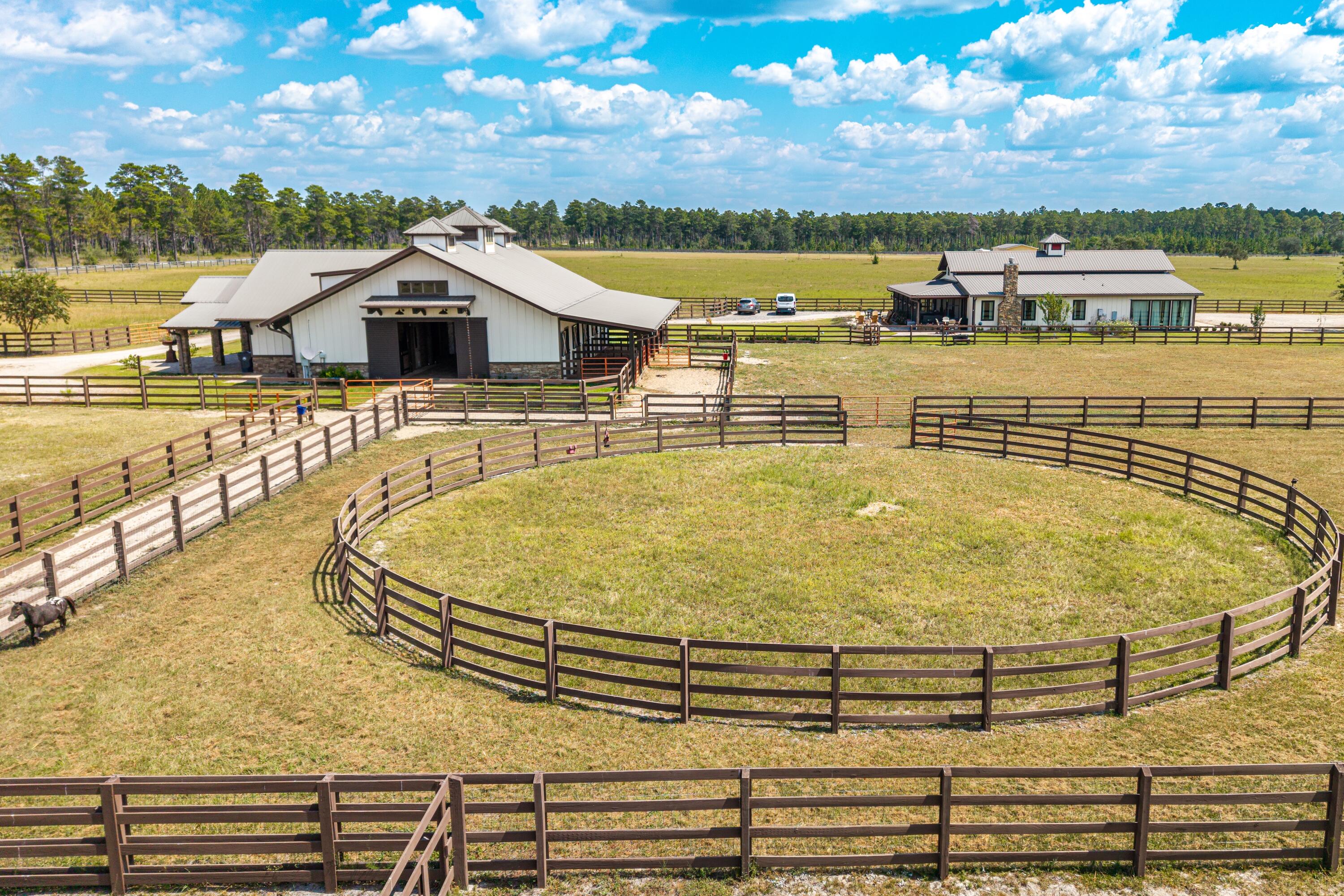 STABLES AT SANDY PINE - Farm