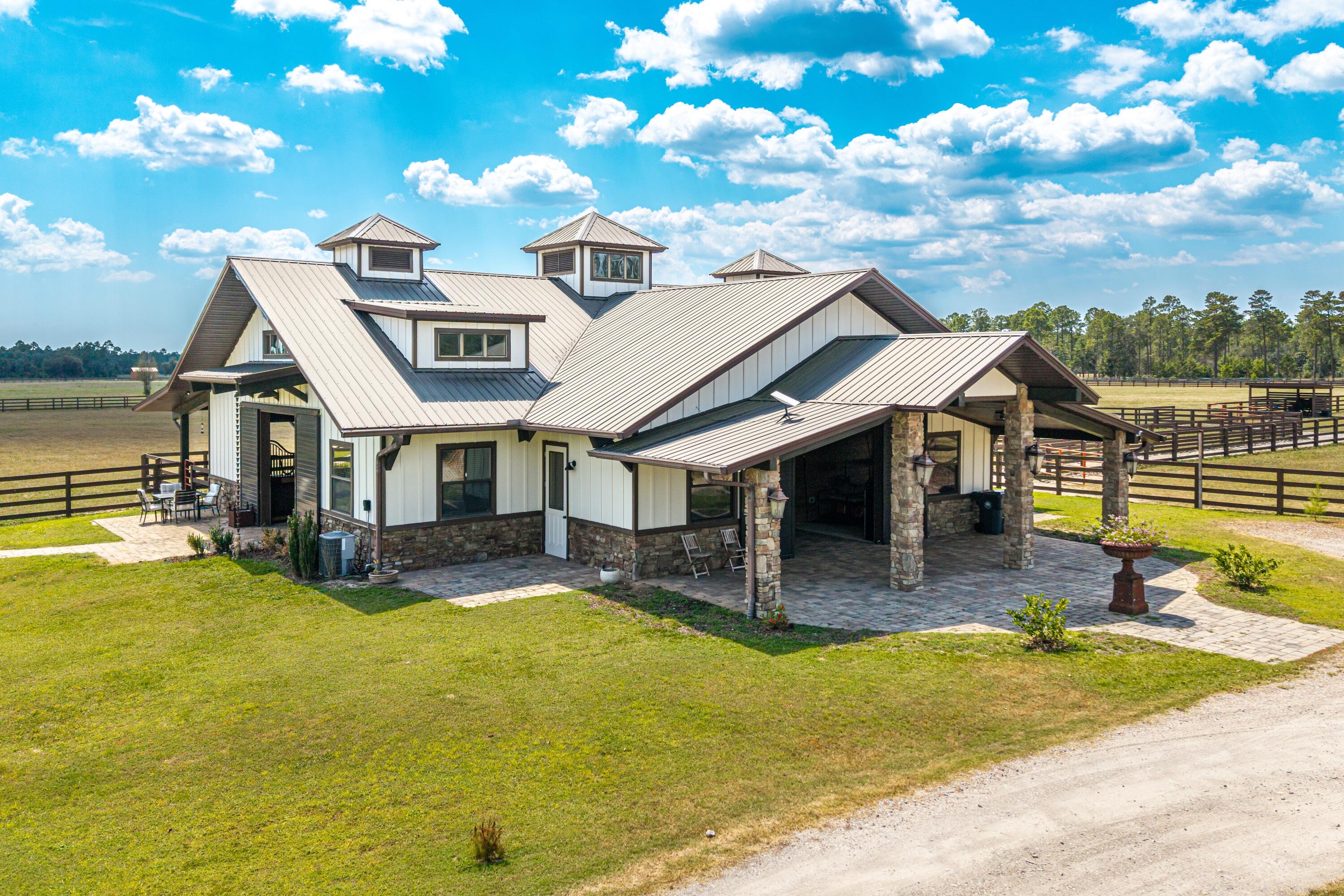 STABLES AT SANDY PINE - Farm