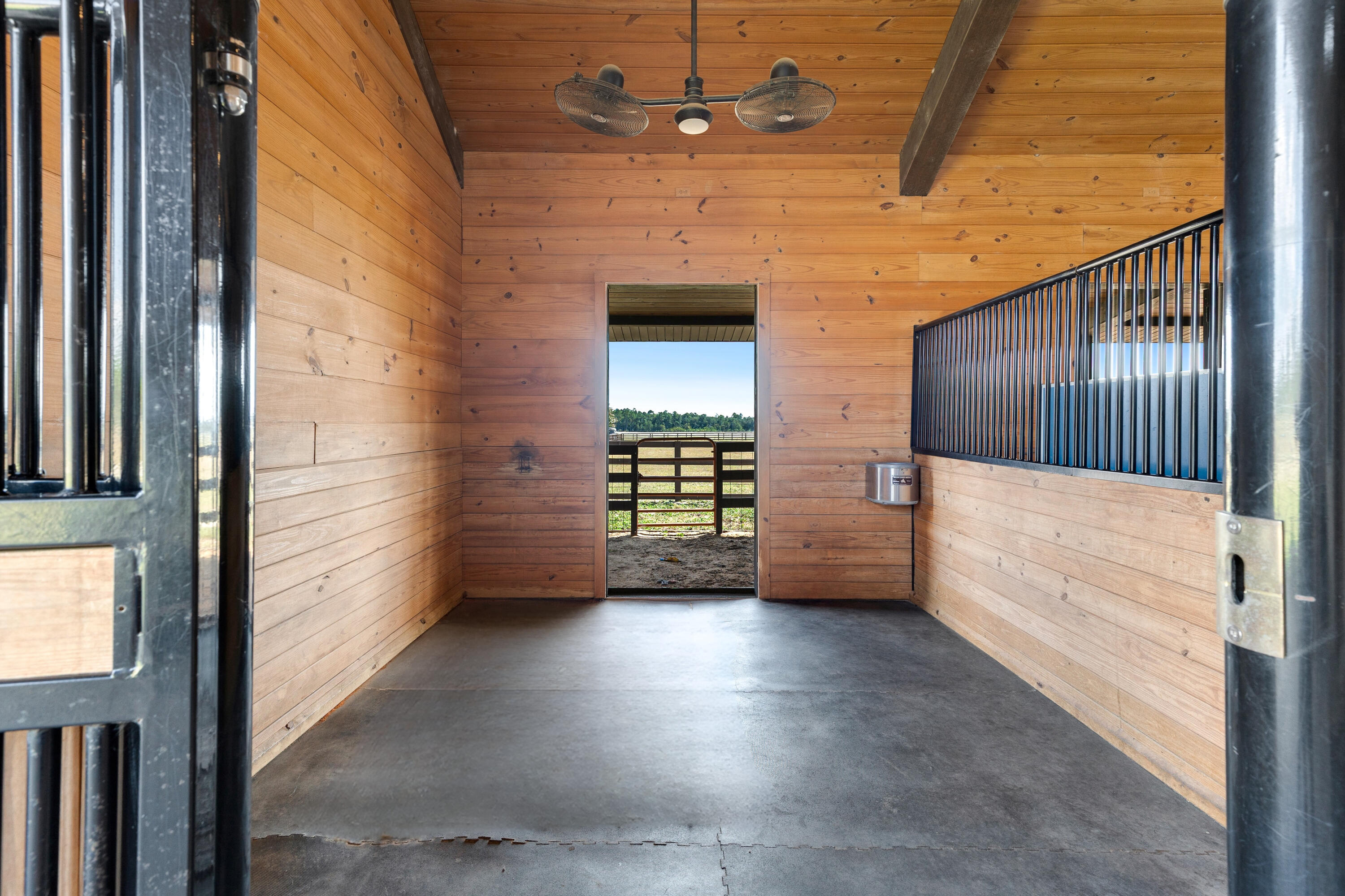STABLES AT SANDY PINE - Farm