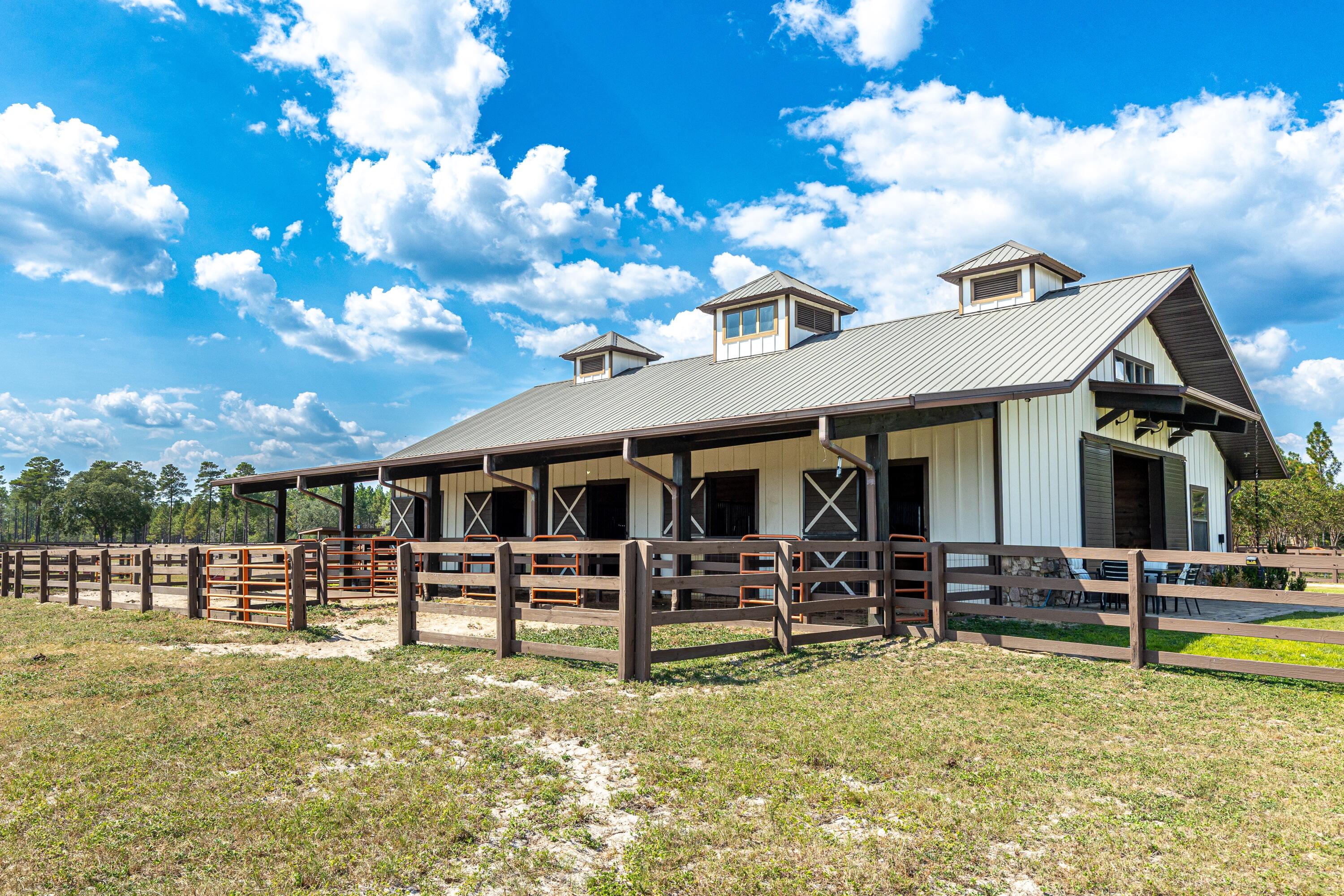 STABLES AT SANDY PINE - Farm