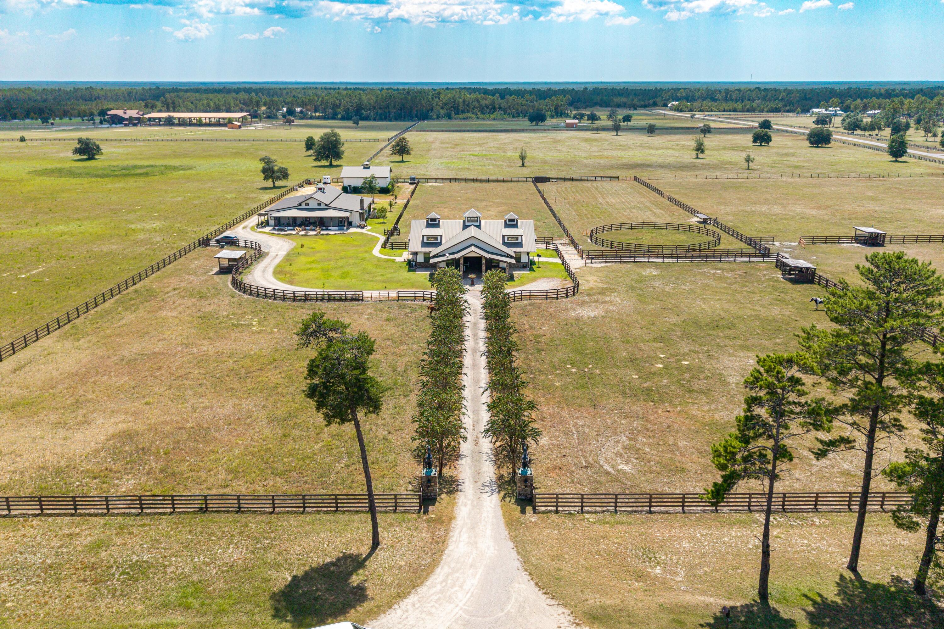 STABLES AT SANDY PINE - Farm