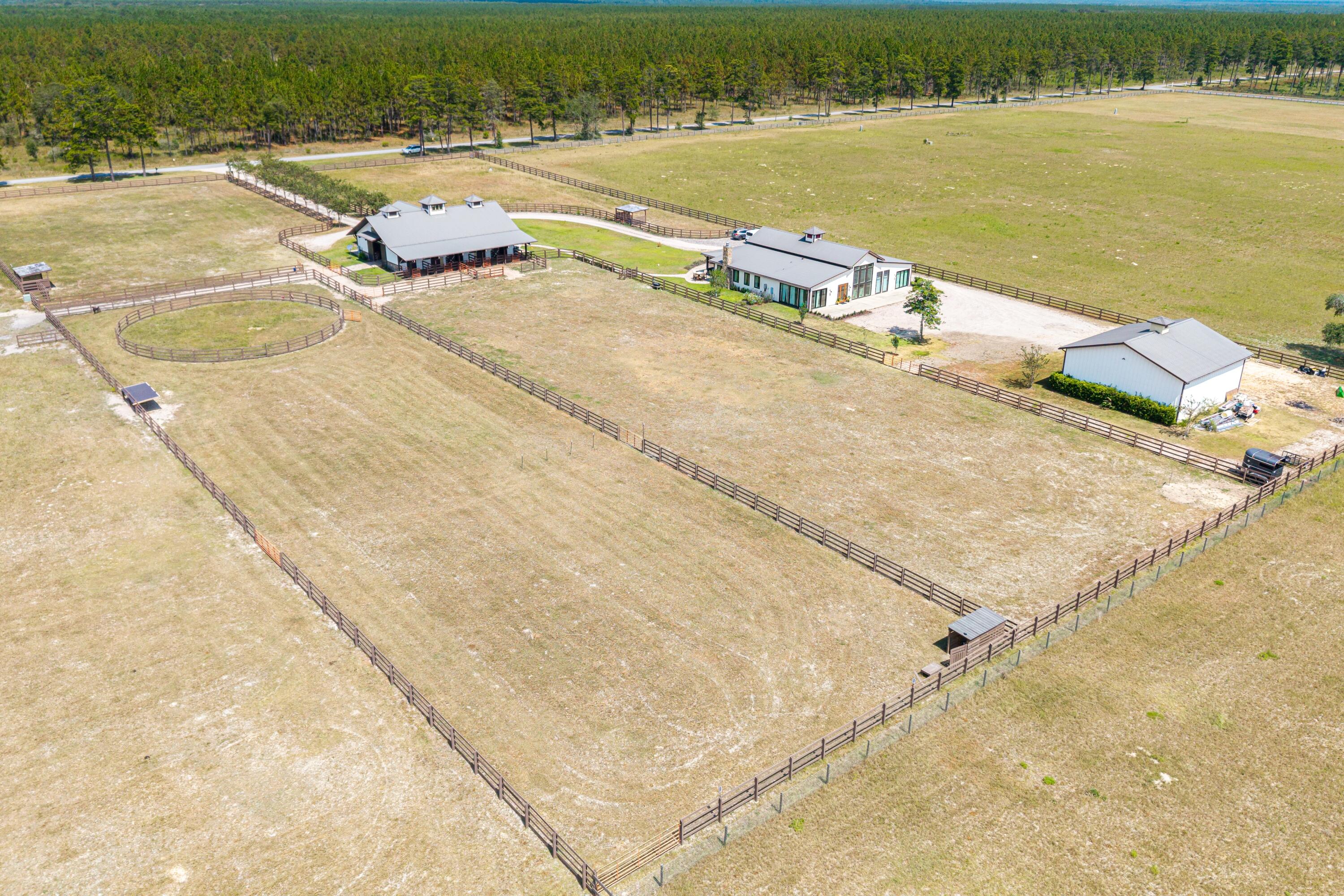 STABLES AT SANDY PINE - Farm