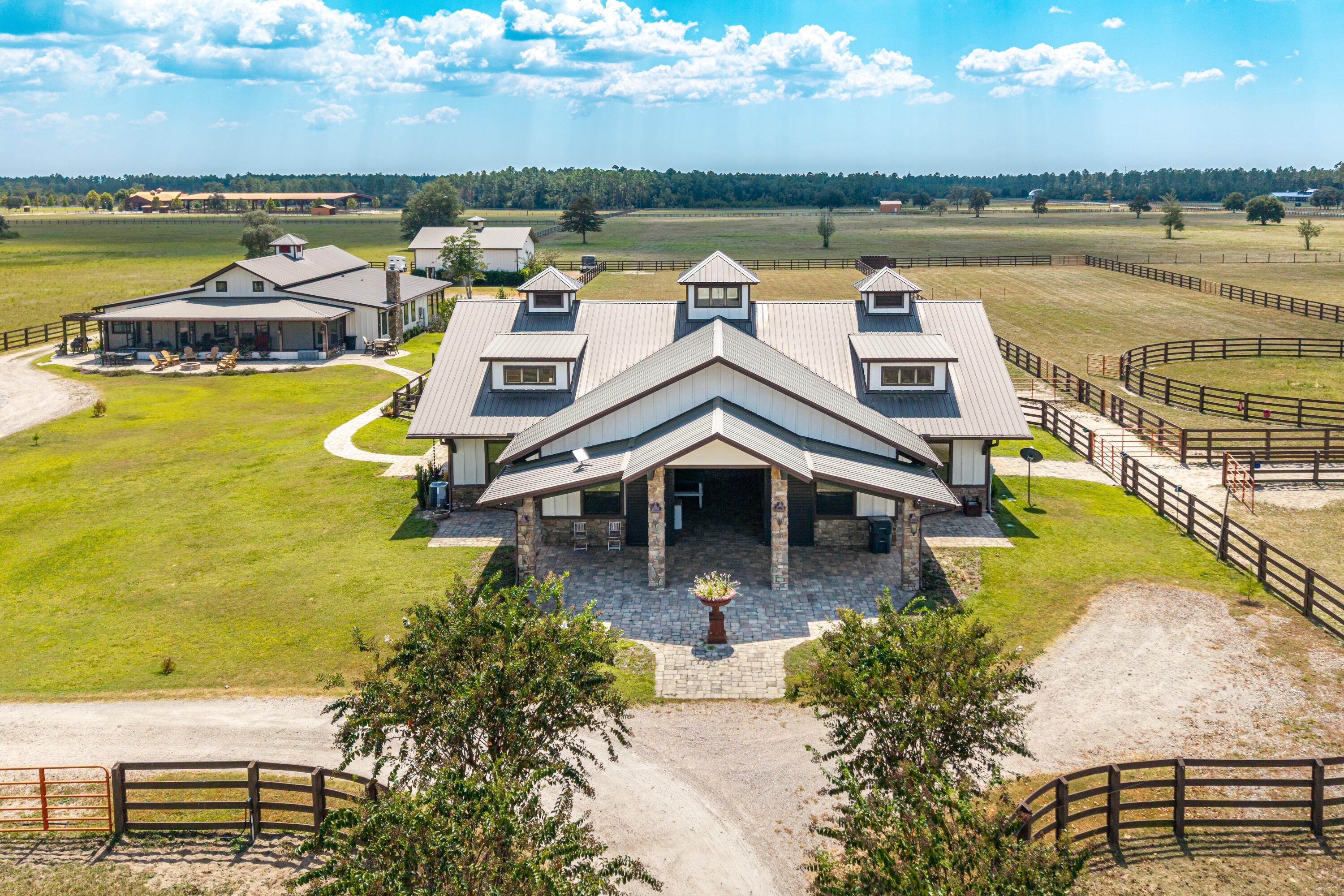 STABLES AT SANDY PINE - Farm