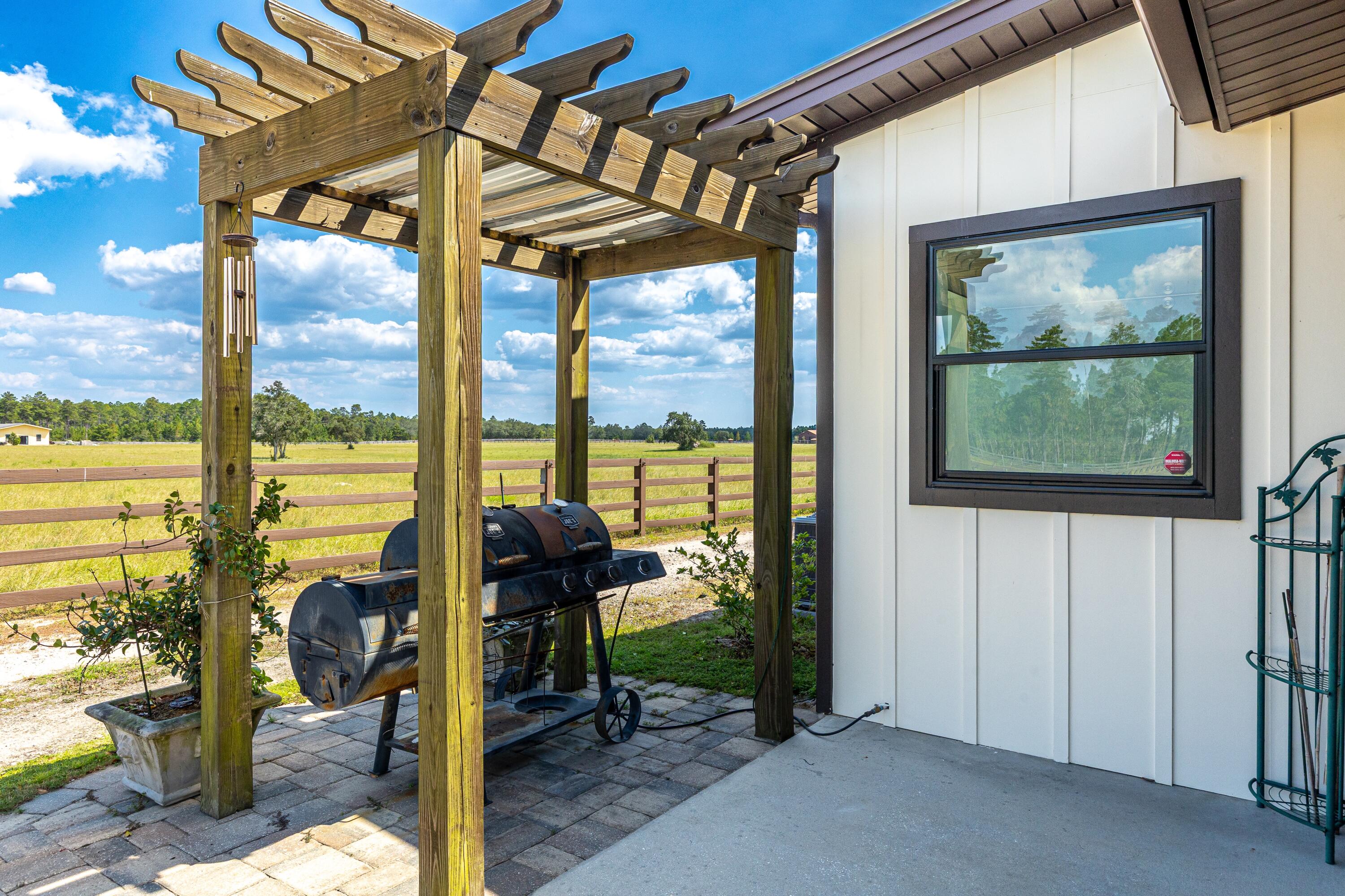 STABLES AT SANDY PINE - Farm