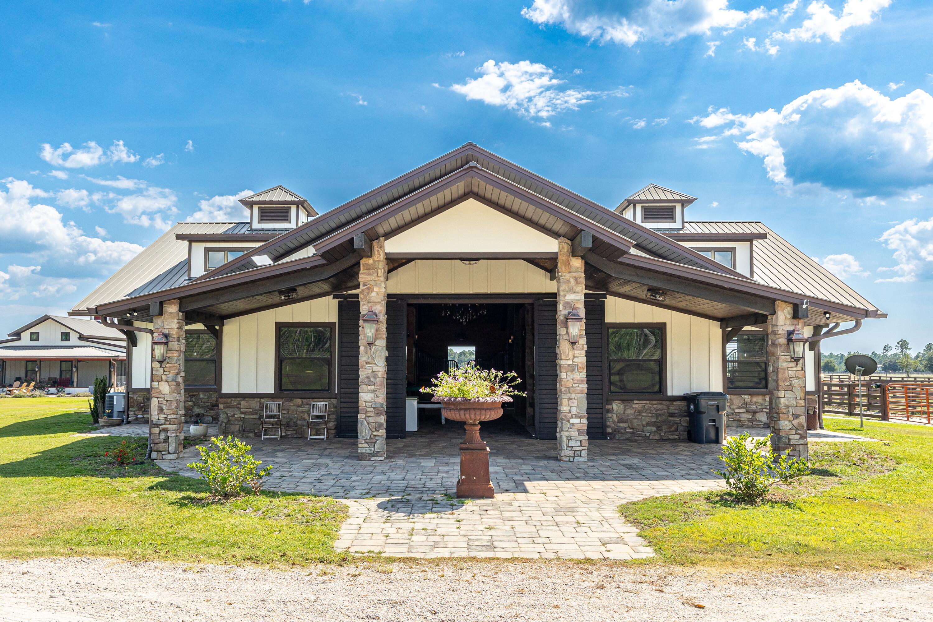 STABLES AT SANDY PINE - Farm