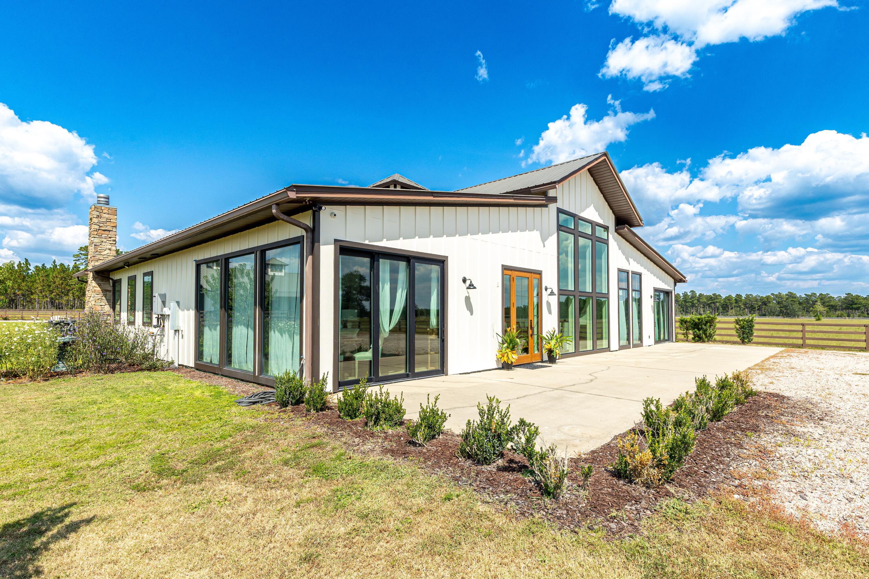 STABLES AT SANDY PINE - Farm