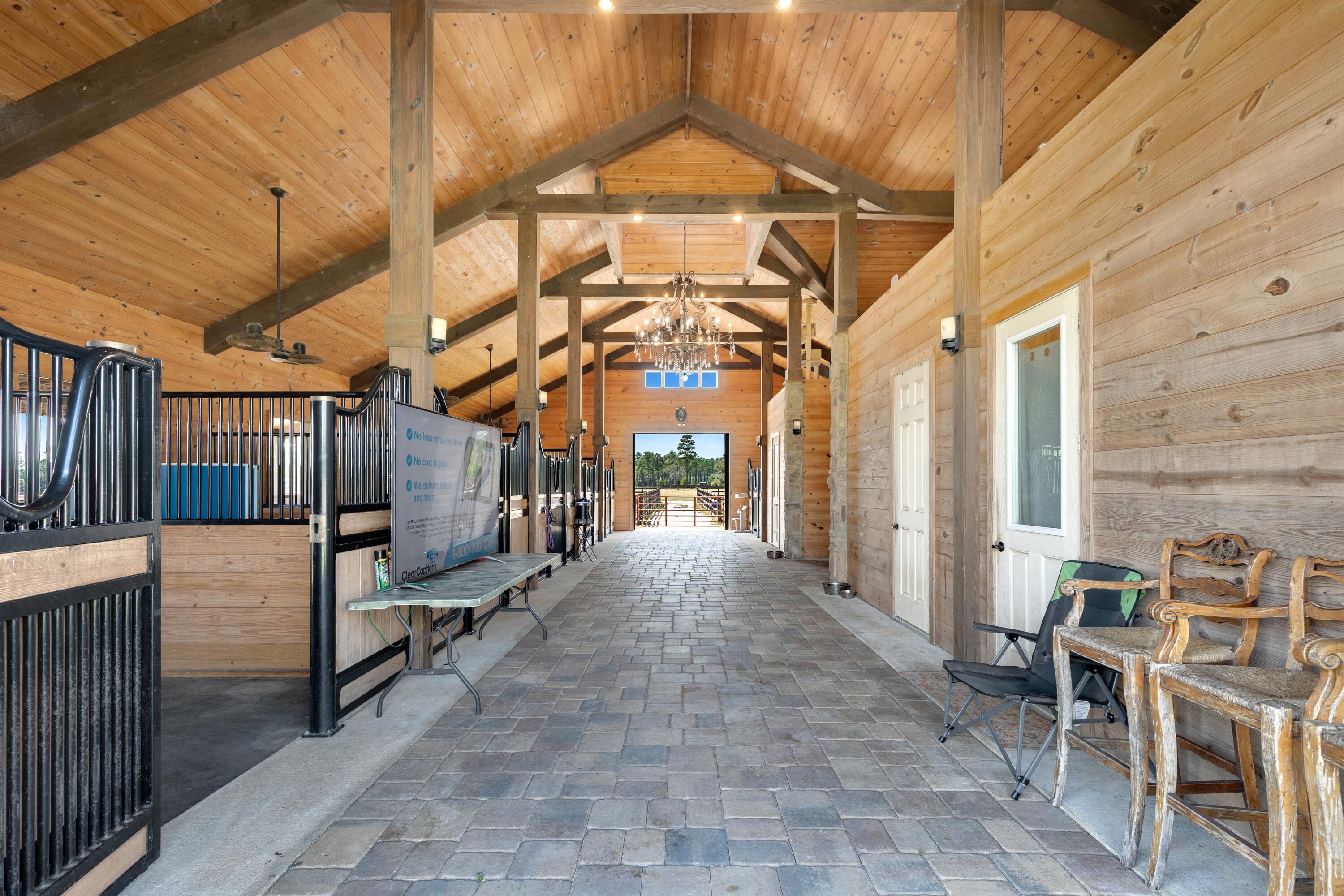 STABLES AT SANDY PINE - Farm