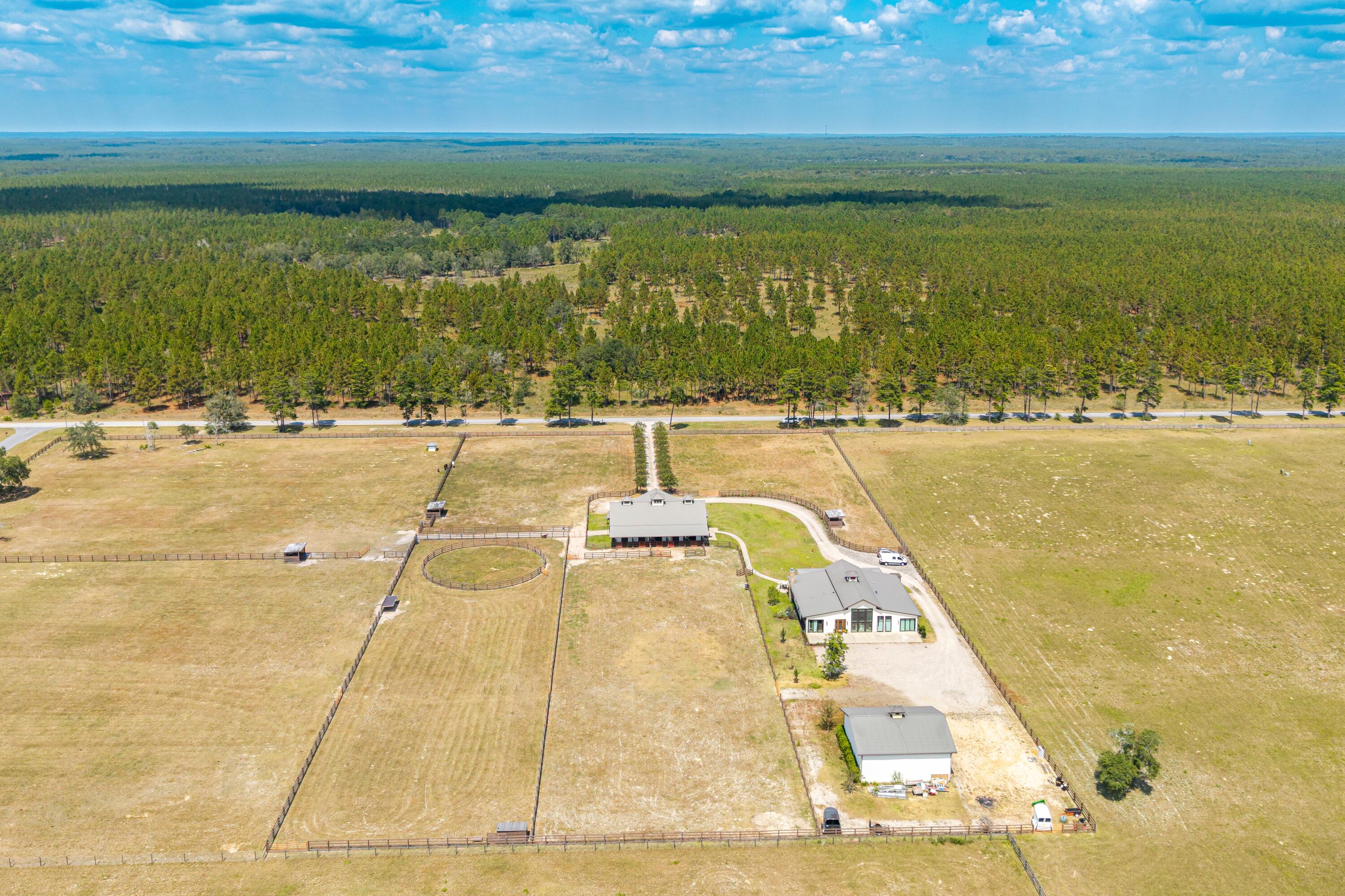 STABLES AT SANDY PINE - Farm