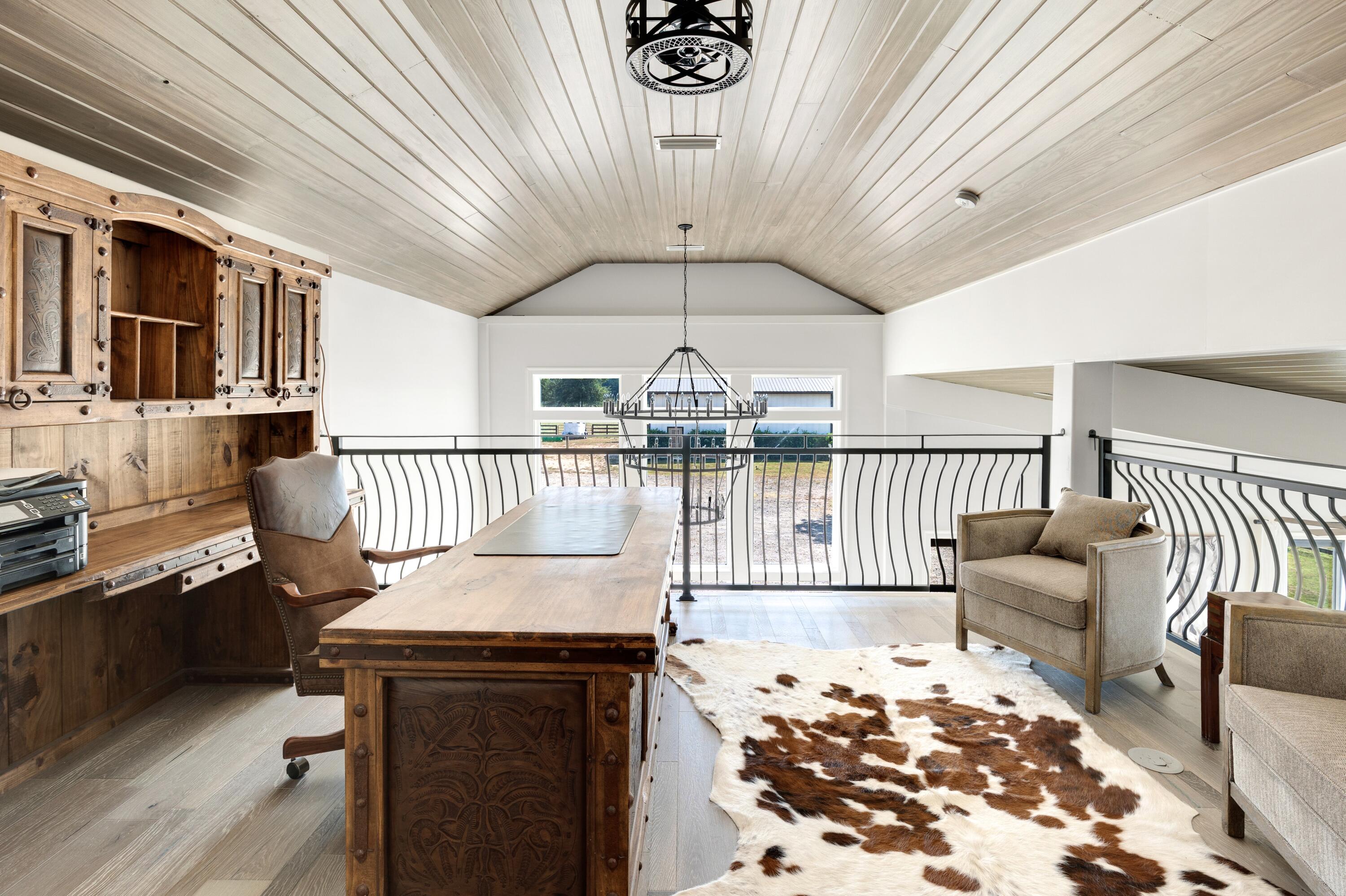 STABLES AT SANDY PINE - Farm