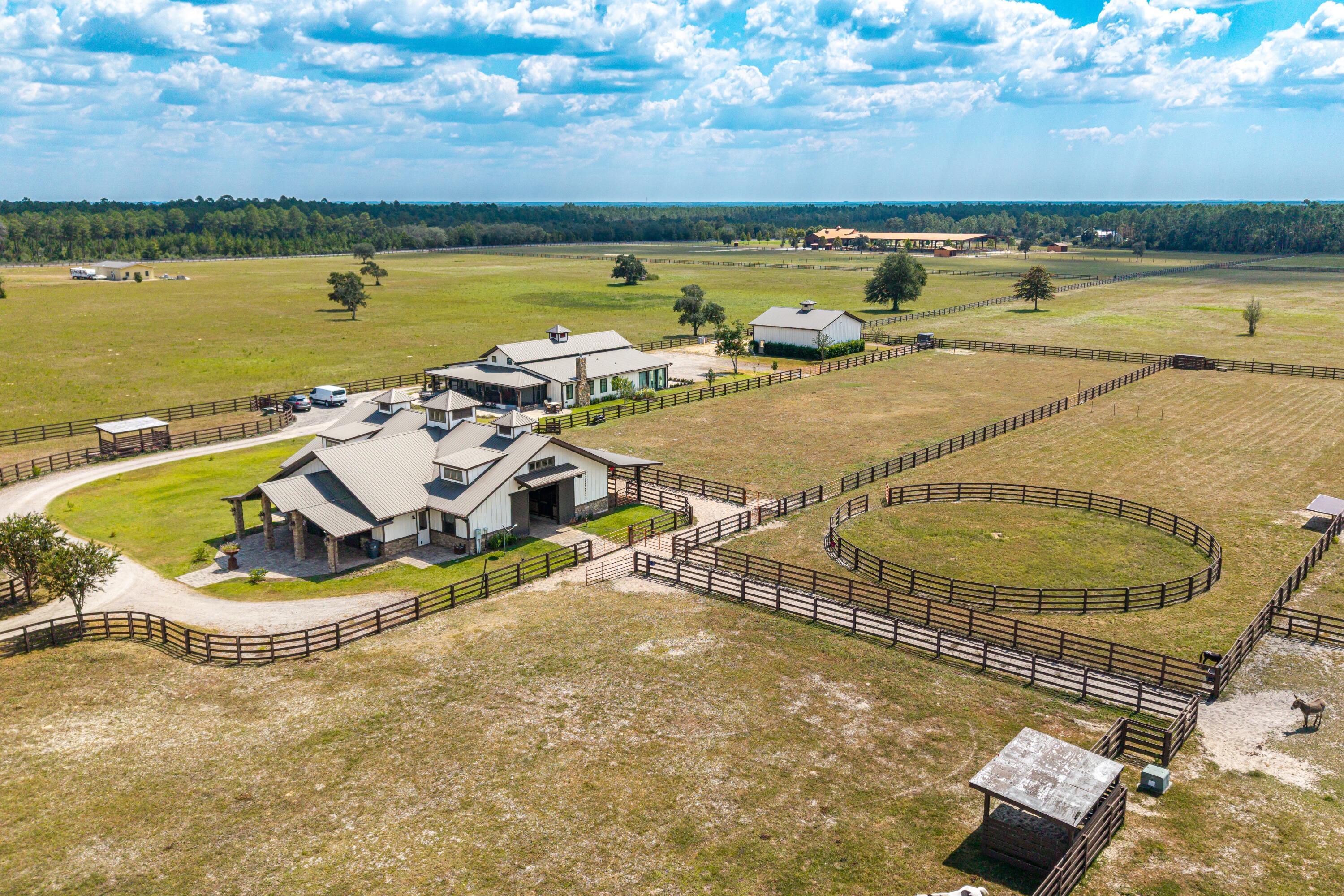 STABLES AT SANDY PINE - Farm