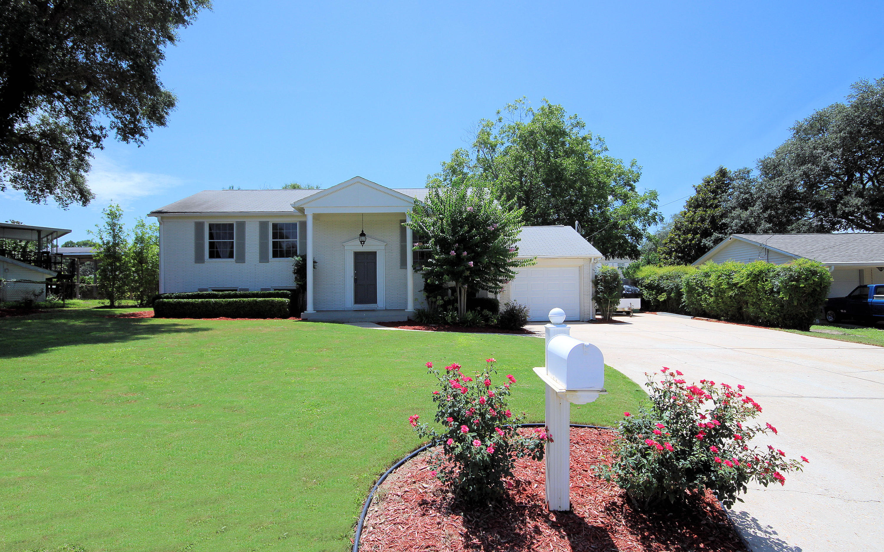 BAYOU WOODS - Residential