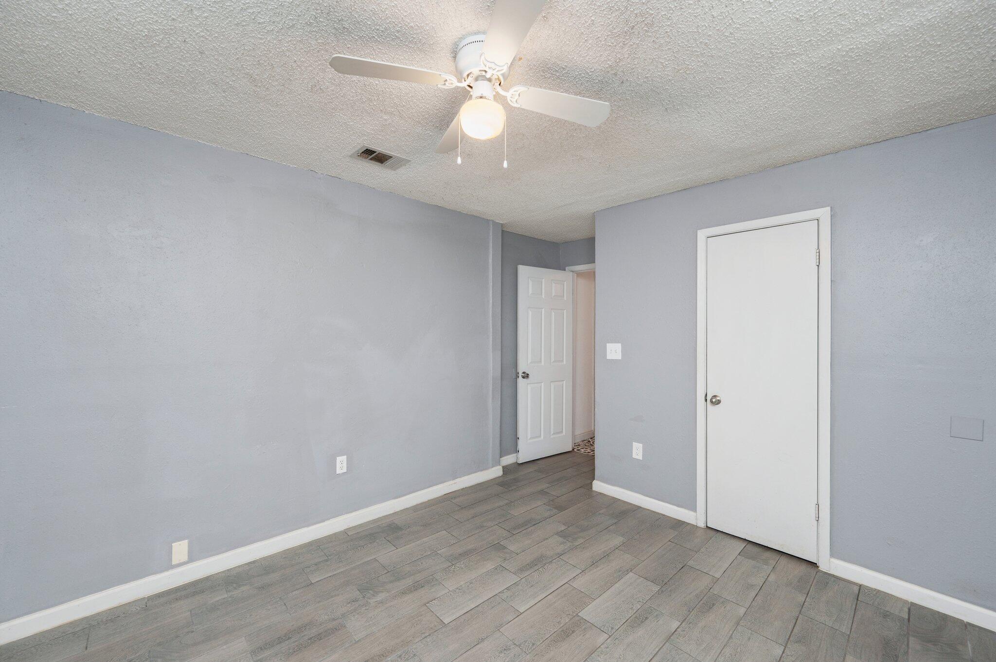 BRADYS S/D - Residential Lease