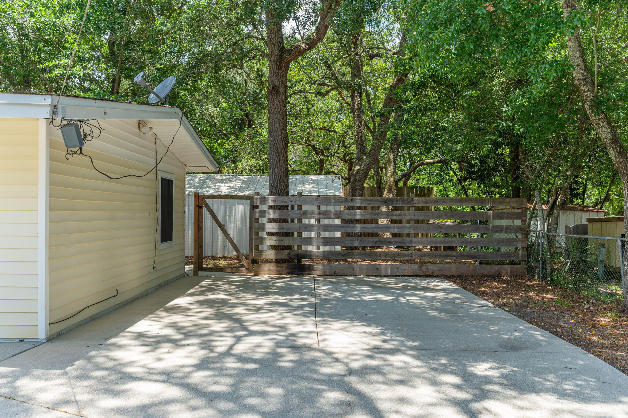 BRADYS S/D - Residential Lease