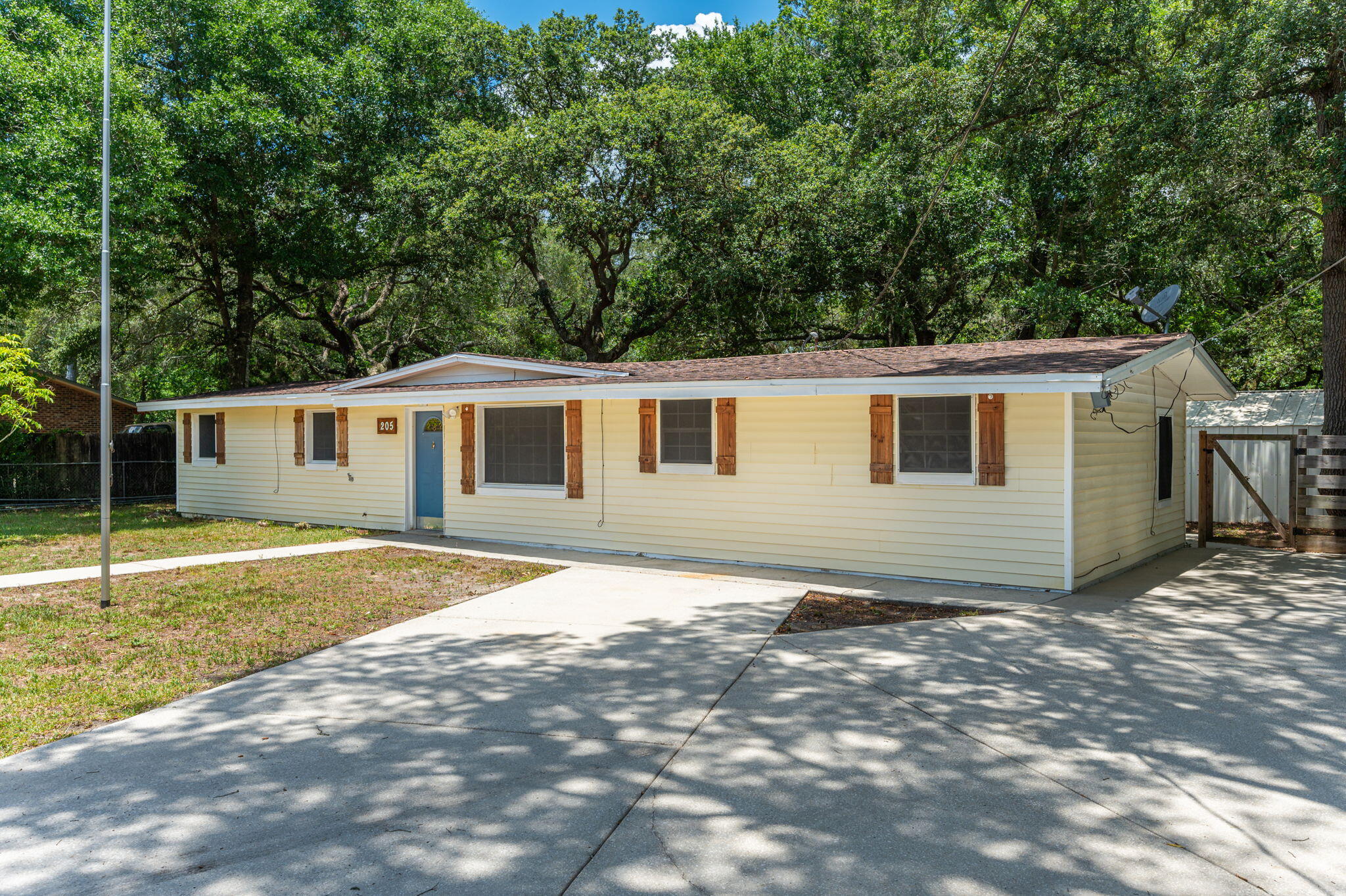 BRADYS S/D - Residential Lease