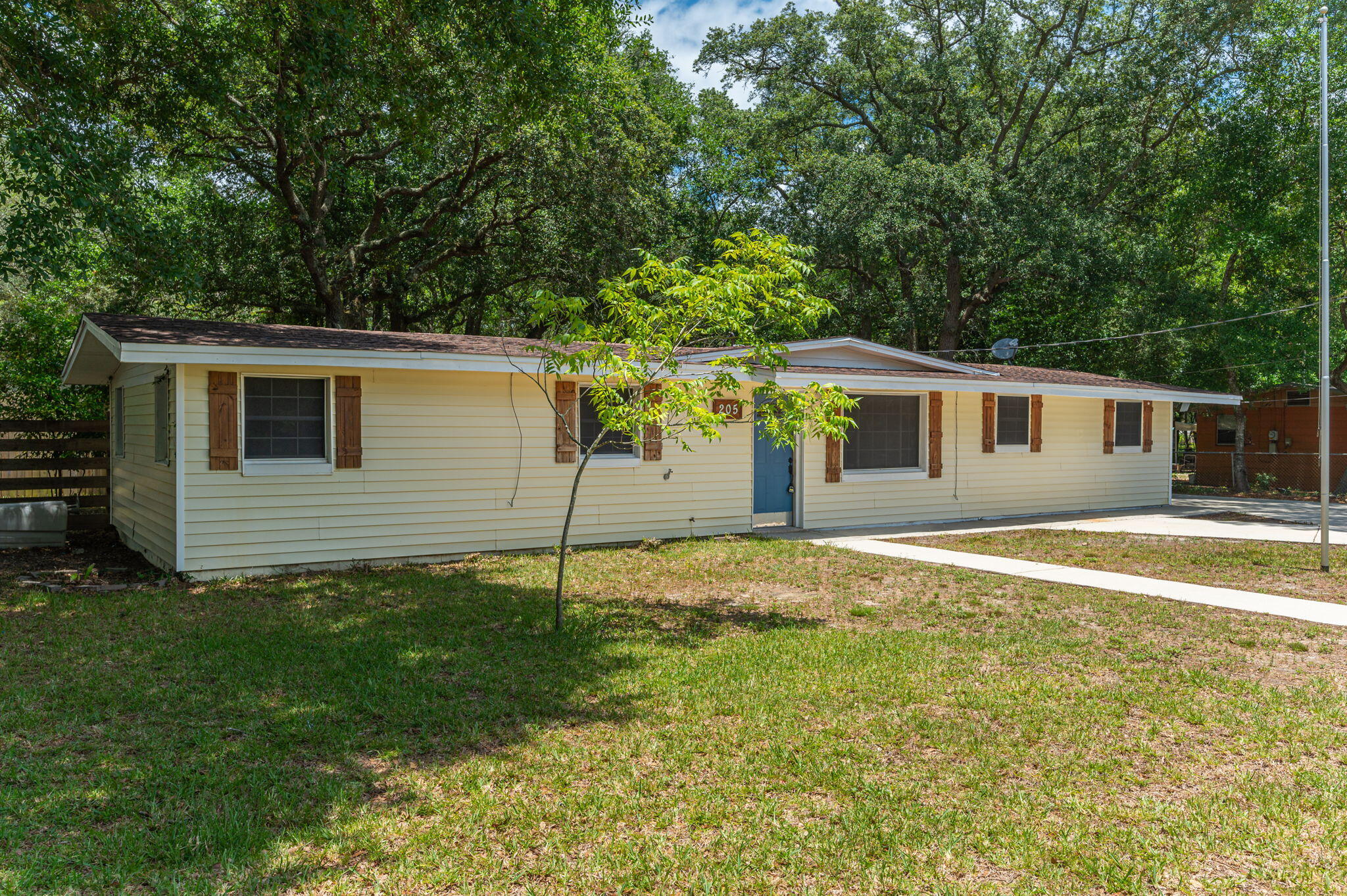 BRADYS S/D - Residential Lease