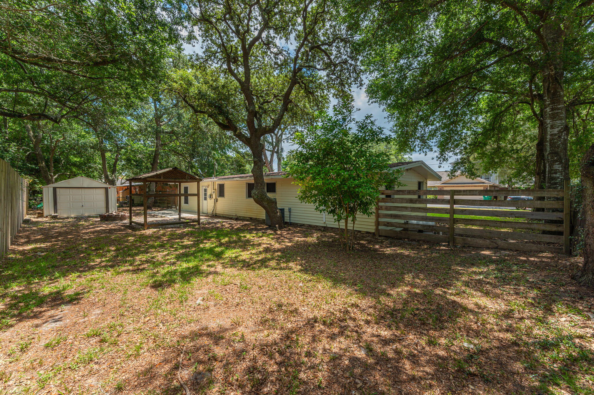 BRADYS S/D - Residential Lease