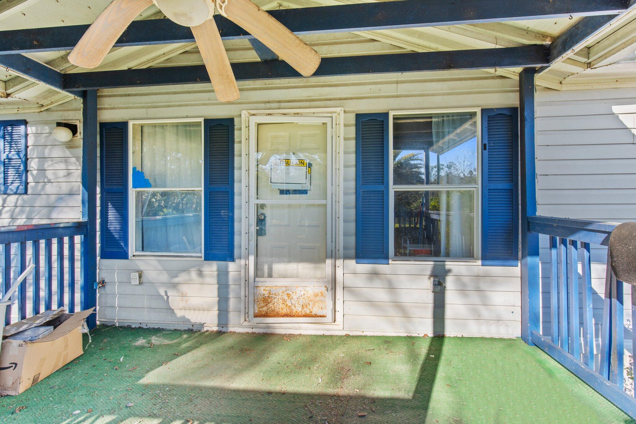 Opportunity knocks in Santa Rosa Beach! This property is being sold as-is, where-is, presenting a chance for investors, builders, or buyers looking for a MAJOR project. The home requires extensive repairs.Important Notice: A Hold Harmless Agreement must be signed before entering the property.The seller will review all offers received by noon on March 15, 2025. Don't miss out on this rare opportunity--schedule your viewing today!
