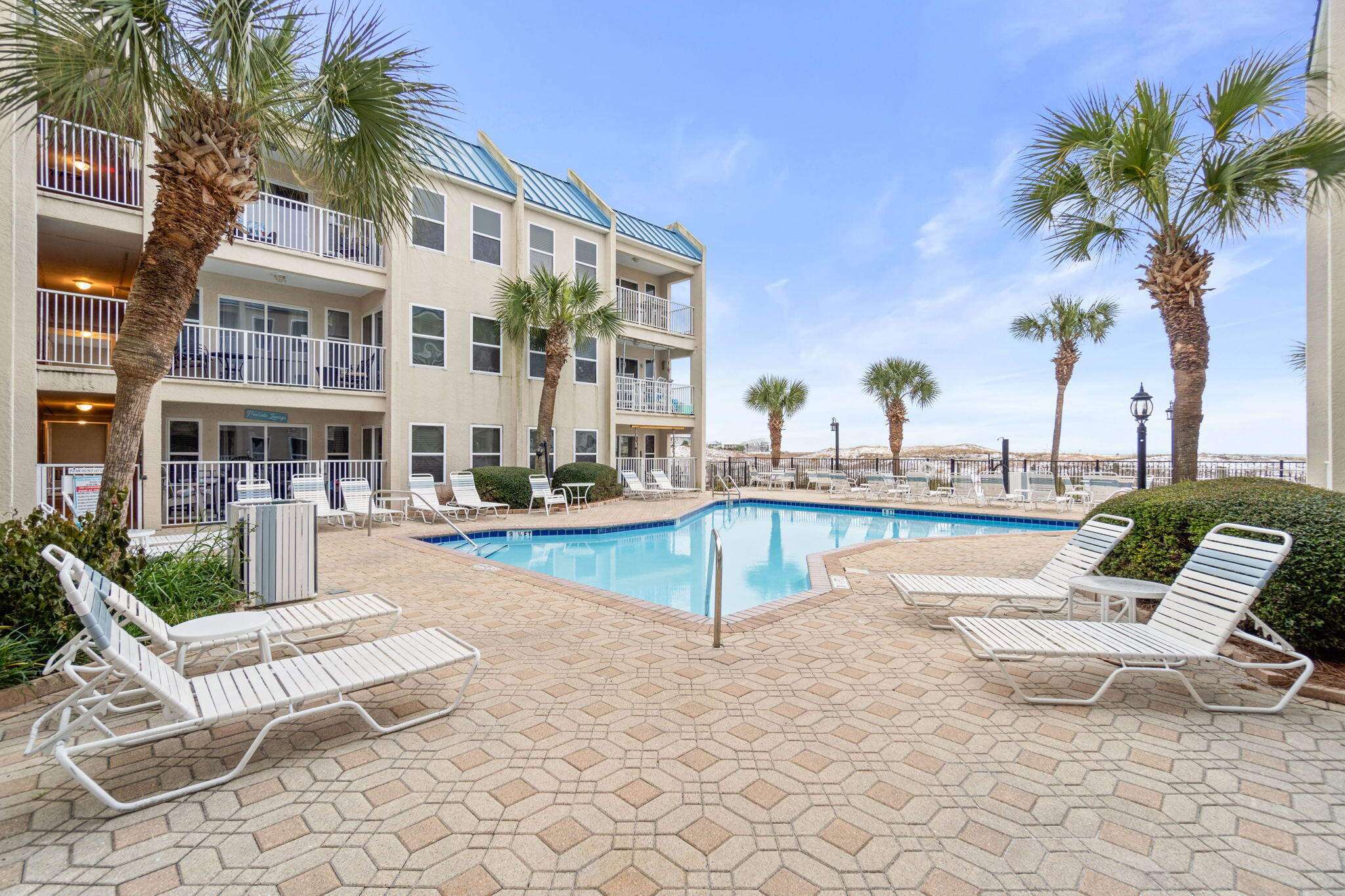POOLSIDE VILLAS CONDO - Residential