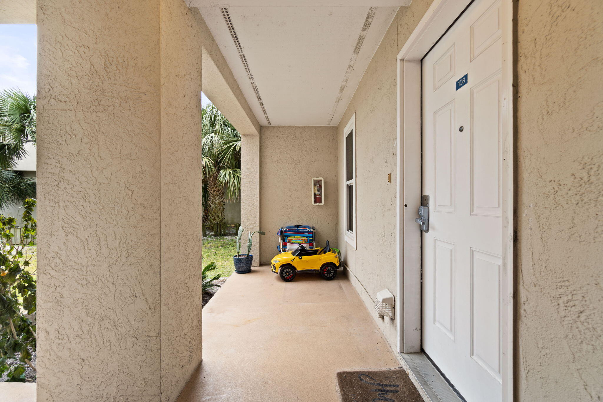 POOLSIDE VILLAS CONDO - Residential