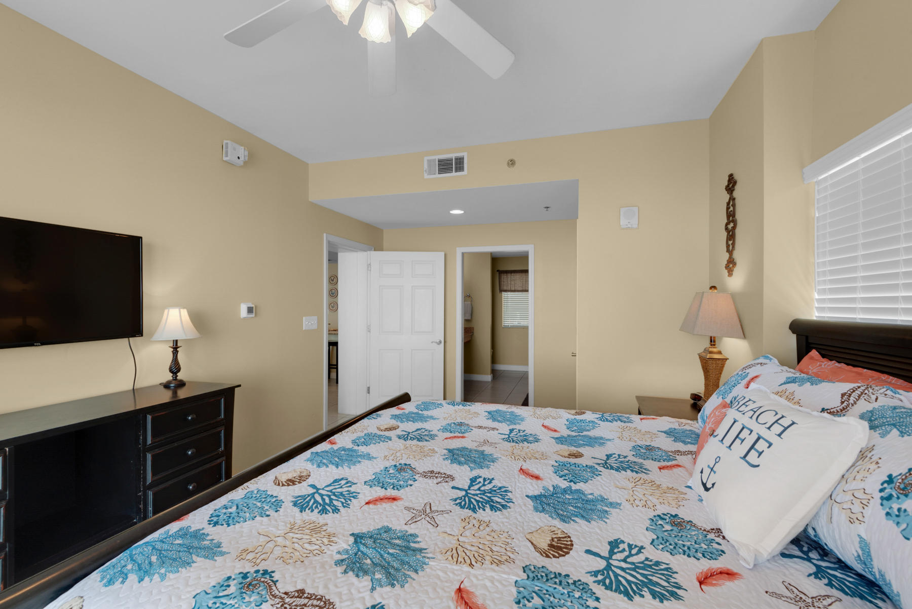 SPLASH CONDO - Residential