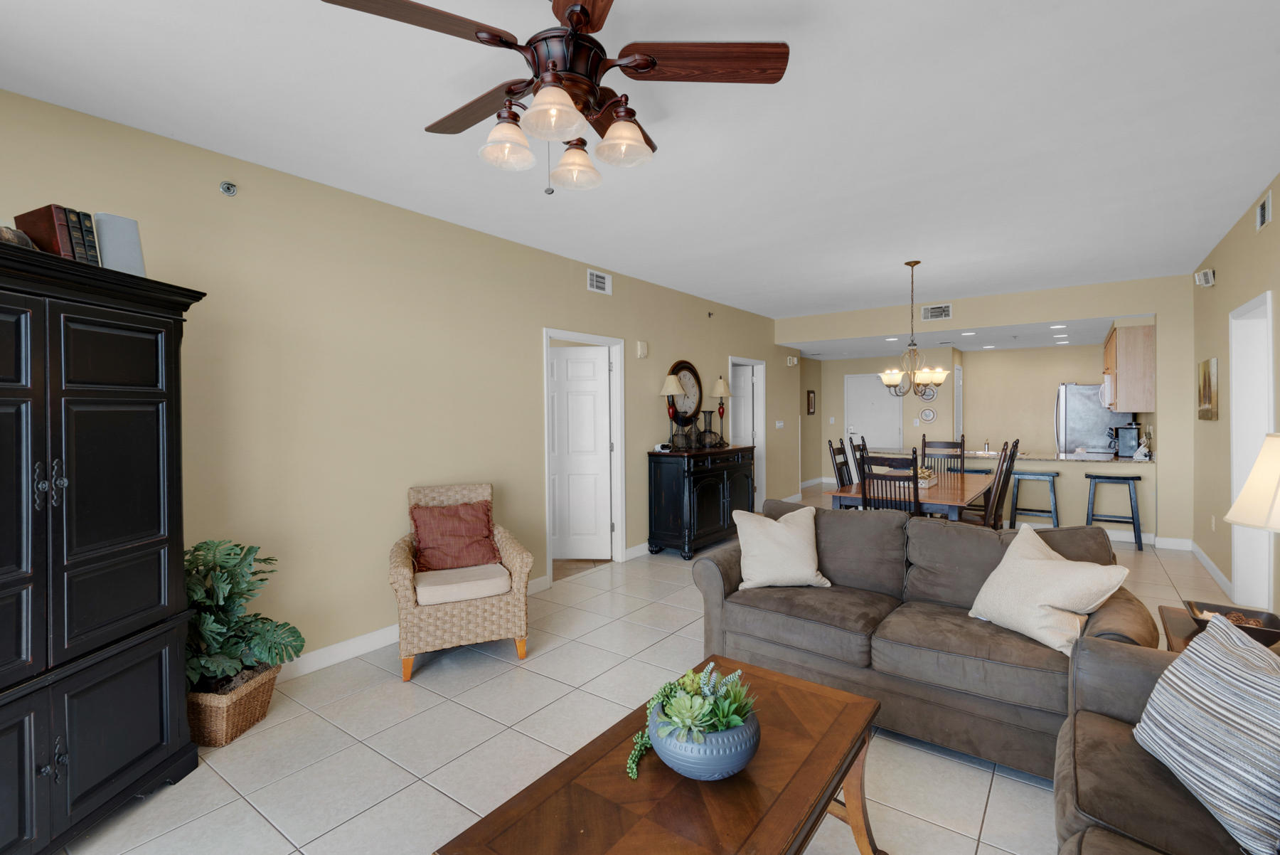 SPLASH CONDO - Residential