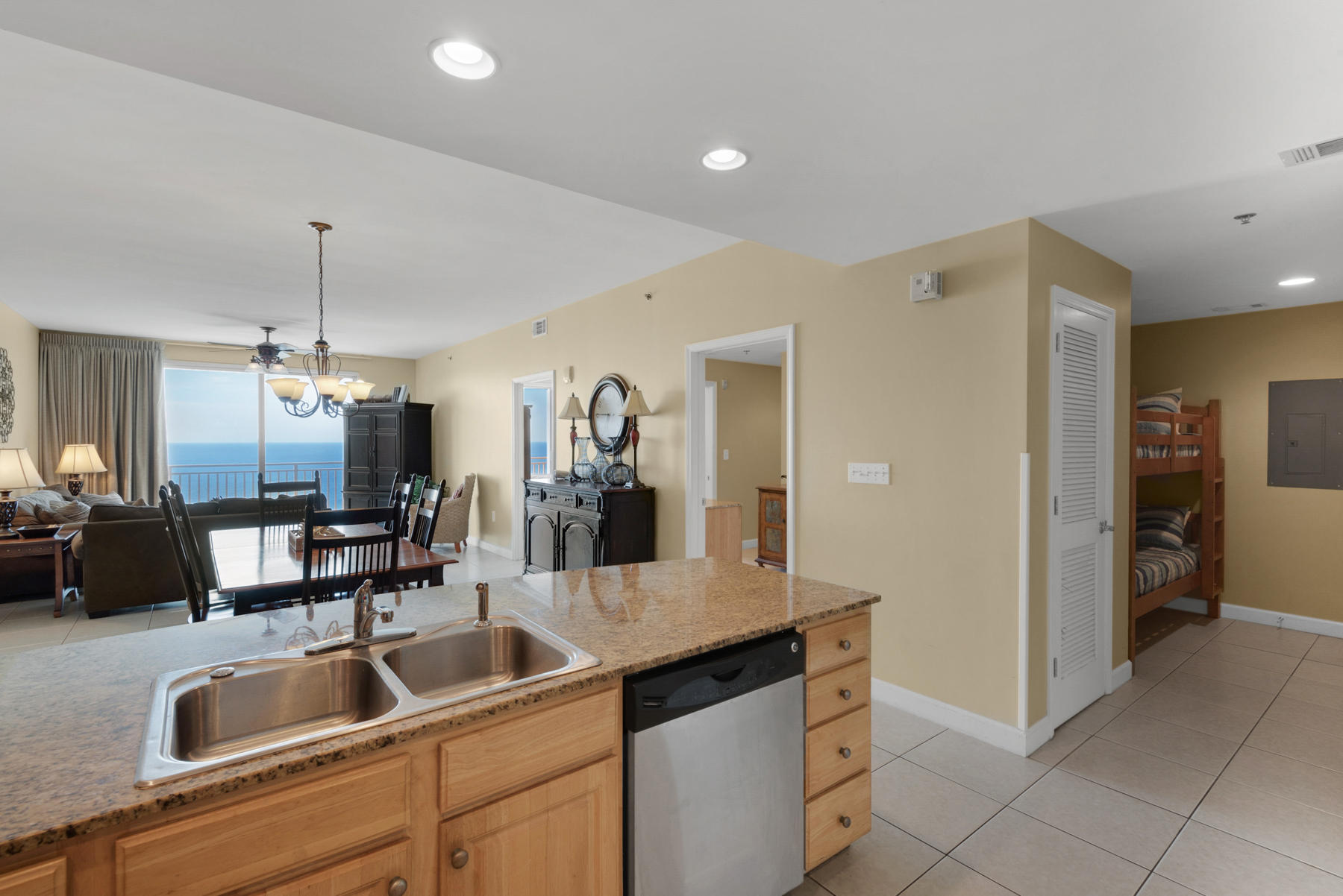 SPLASH CONDO - Residential