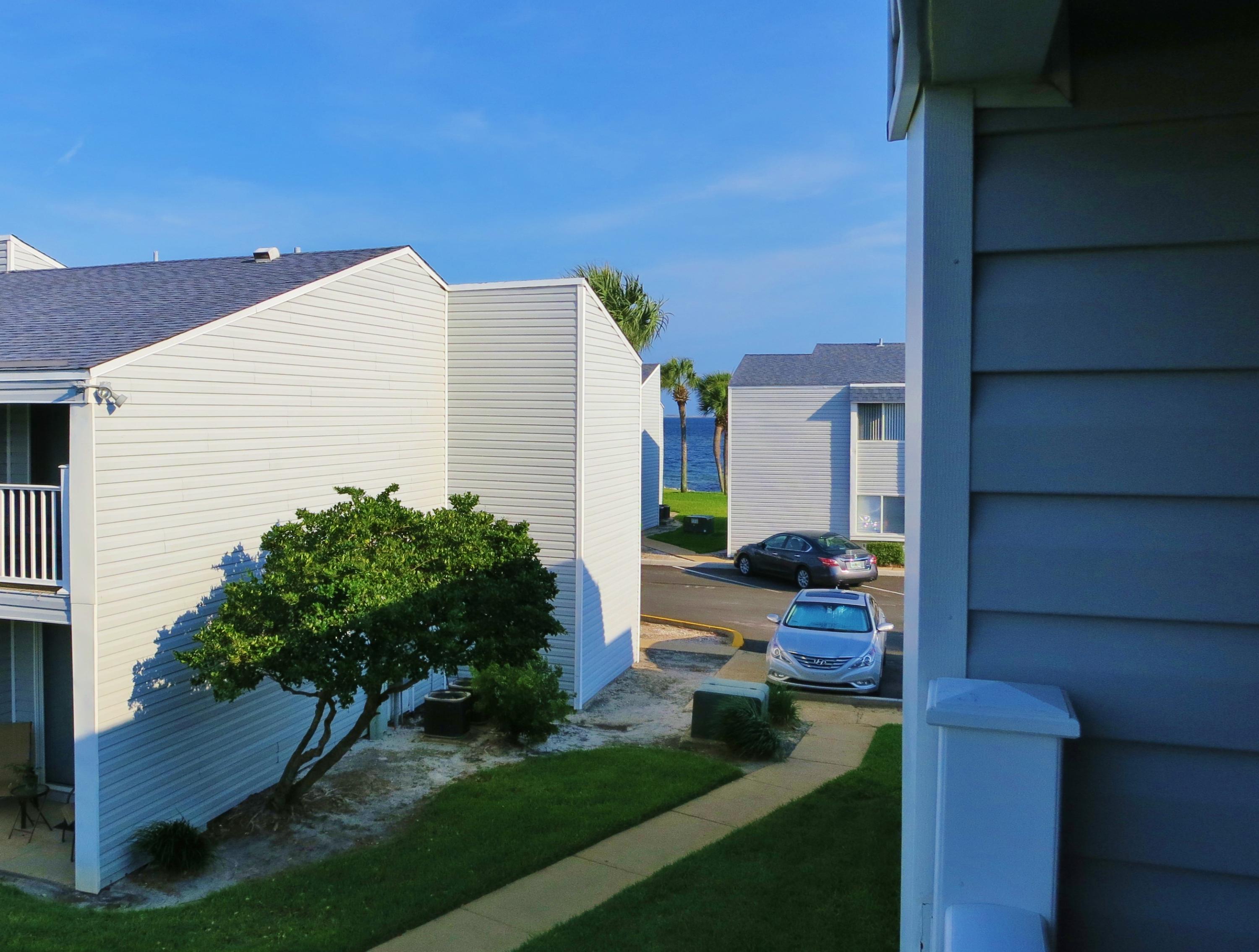 FINISTERRA CONDO - Residential