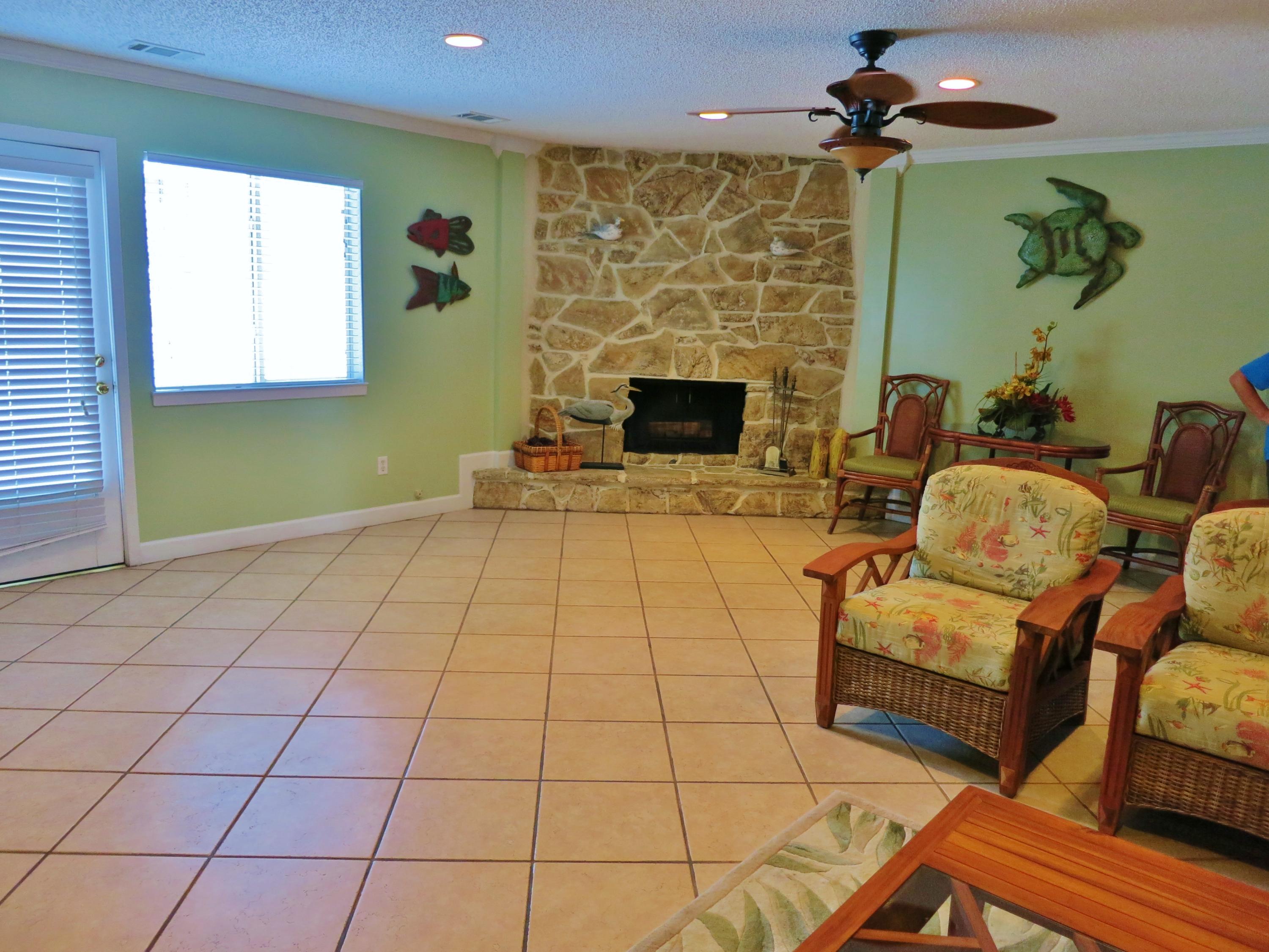 FINISTERRA CONDO - Residential