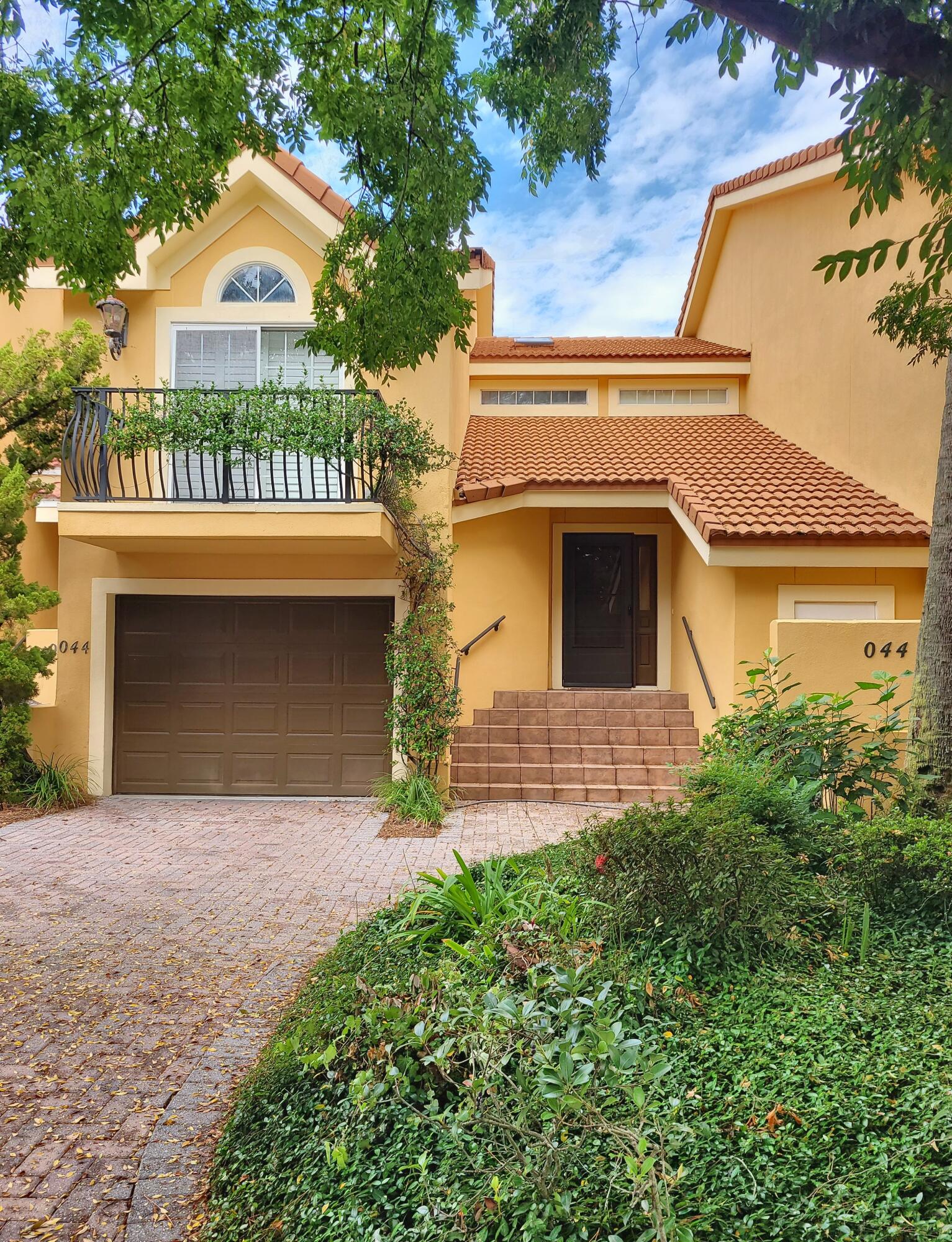 VANTAGE POINTE - Residential
