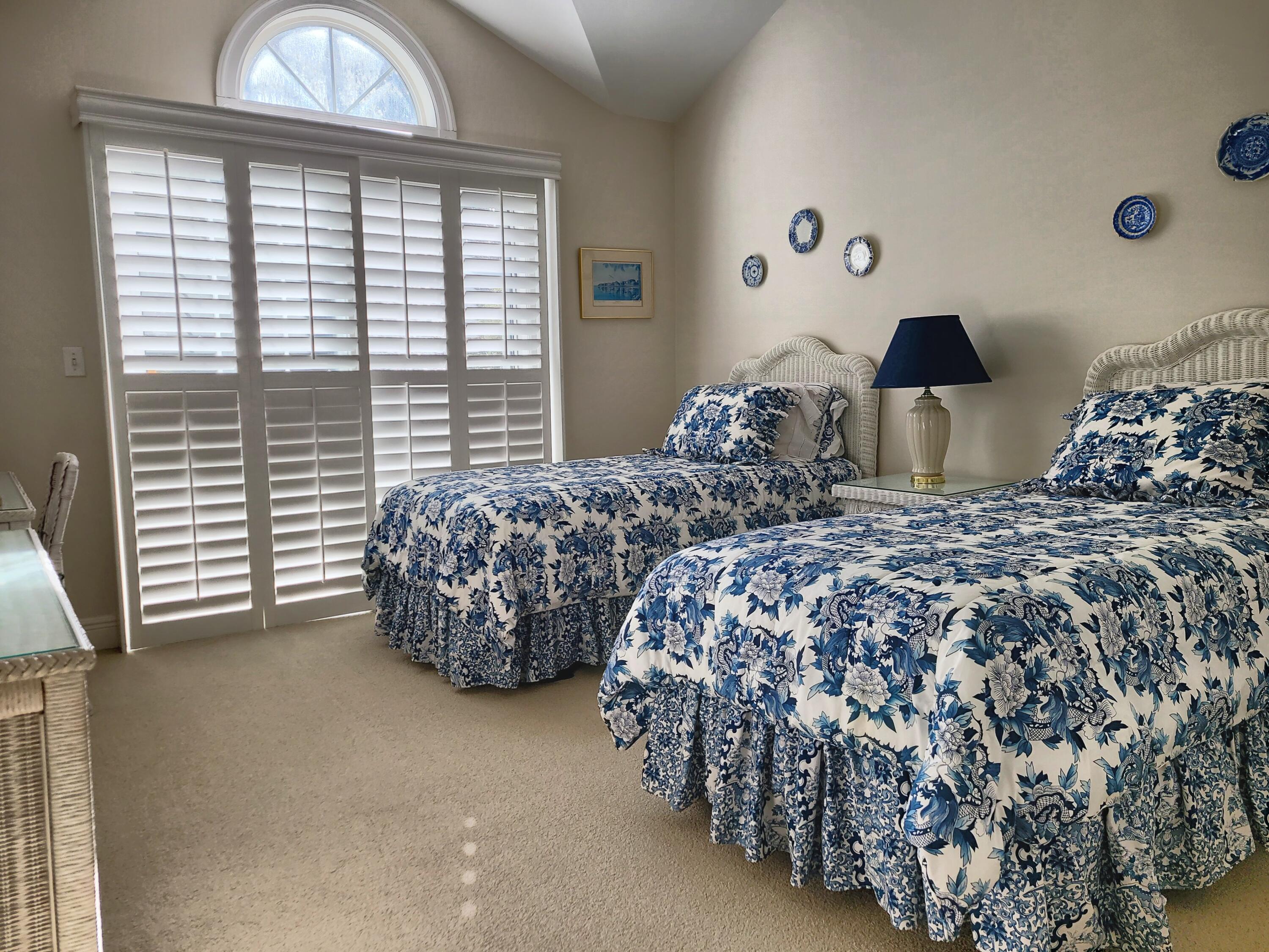 VANTAGE POINTE - Residential