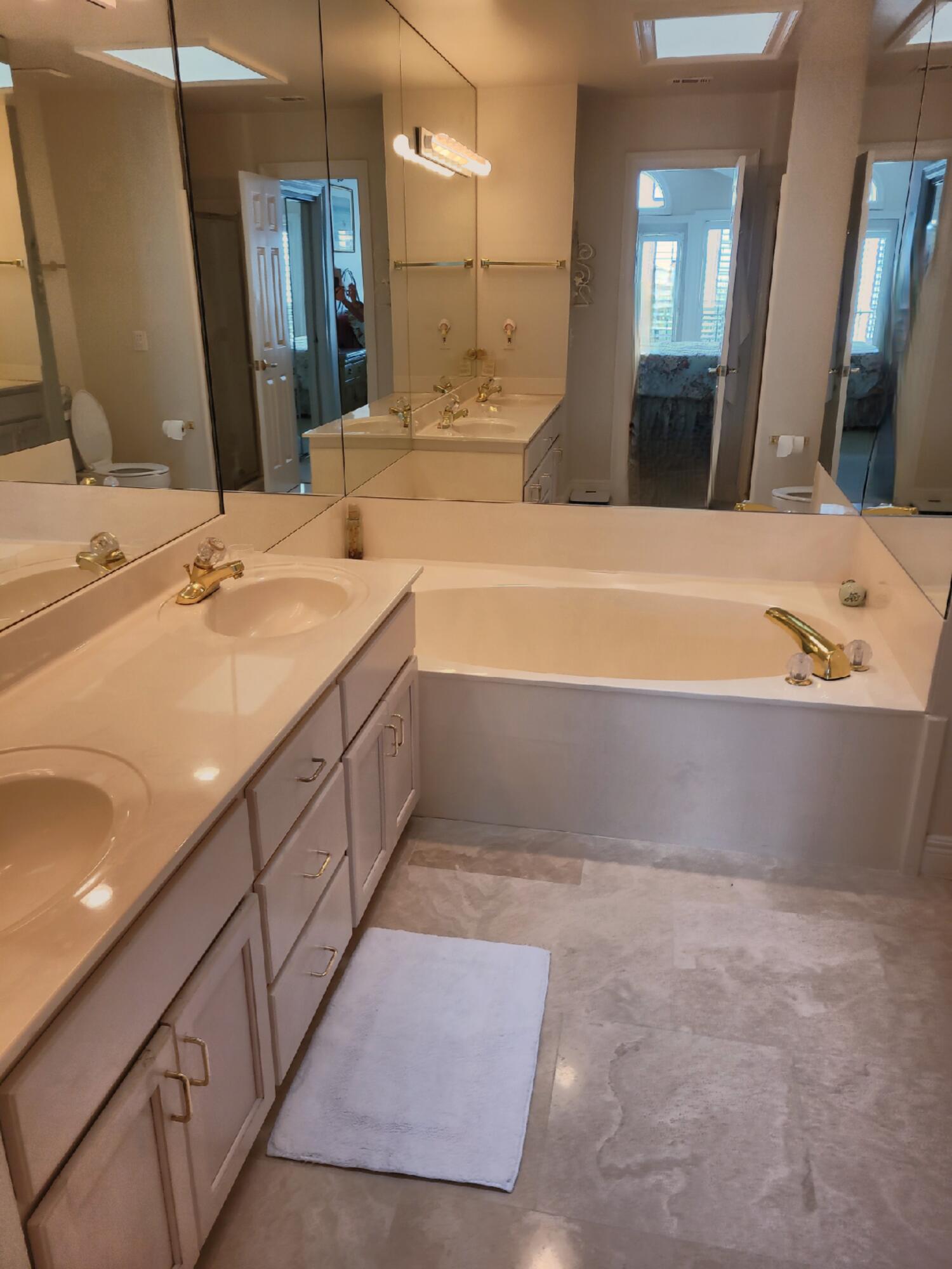 VANTAGE POINTE - Residential