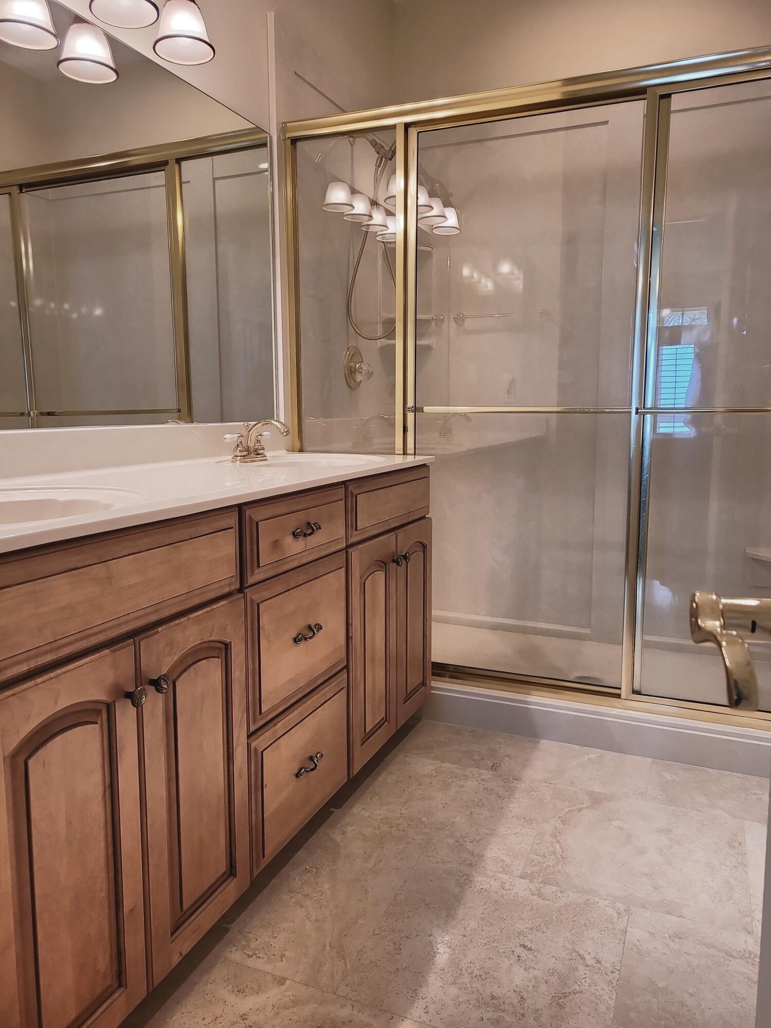 VANTAGE POINTE - Residential