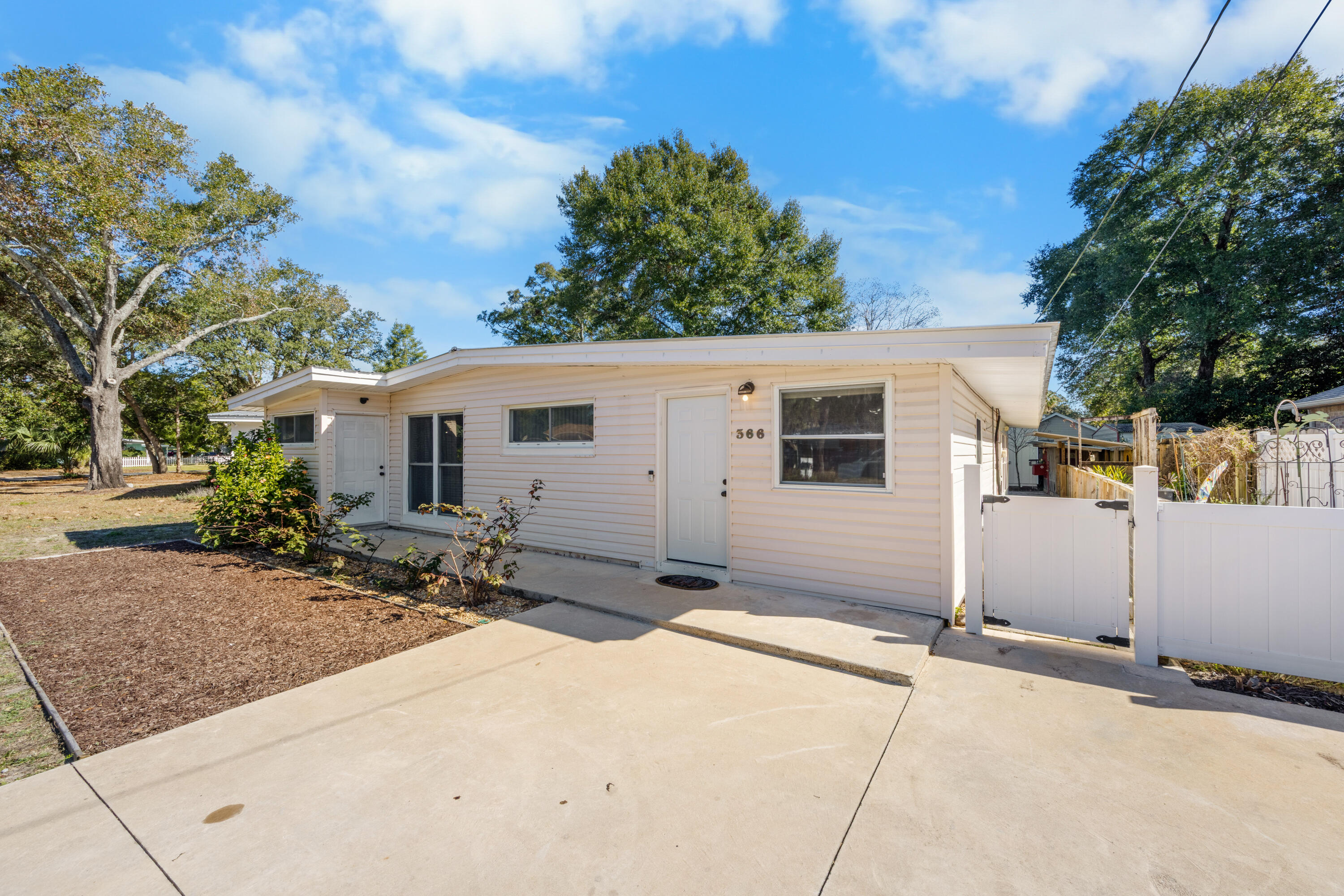 ELLIOTTS POINT 7TH ADDN - Residential