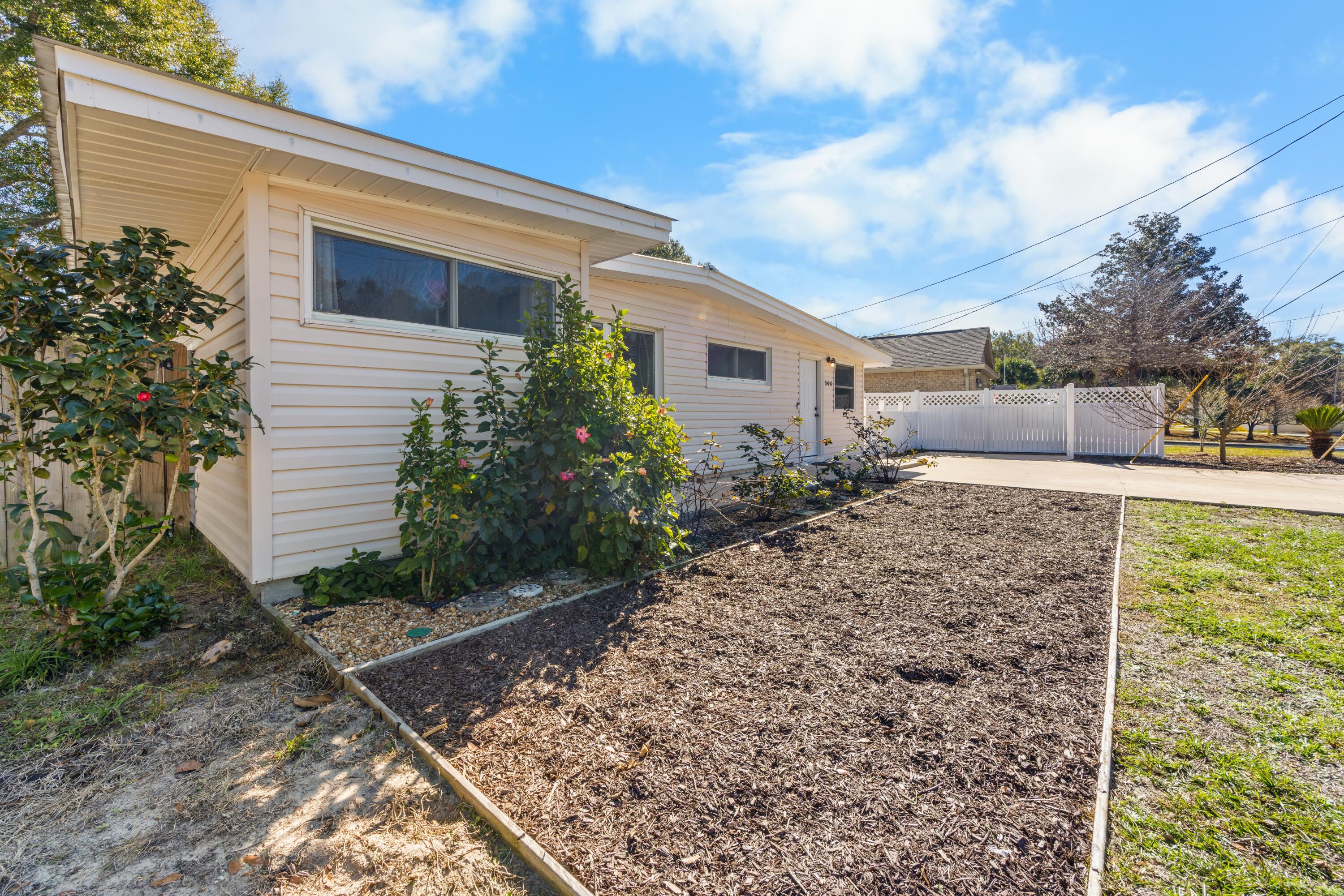 ELLIOTTS POINT 7TH ADDN - Residential