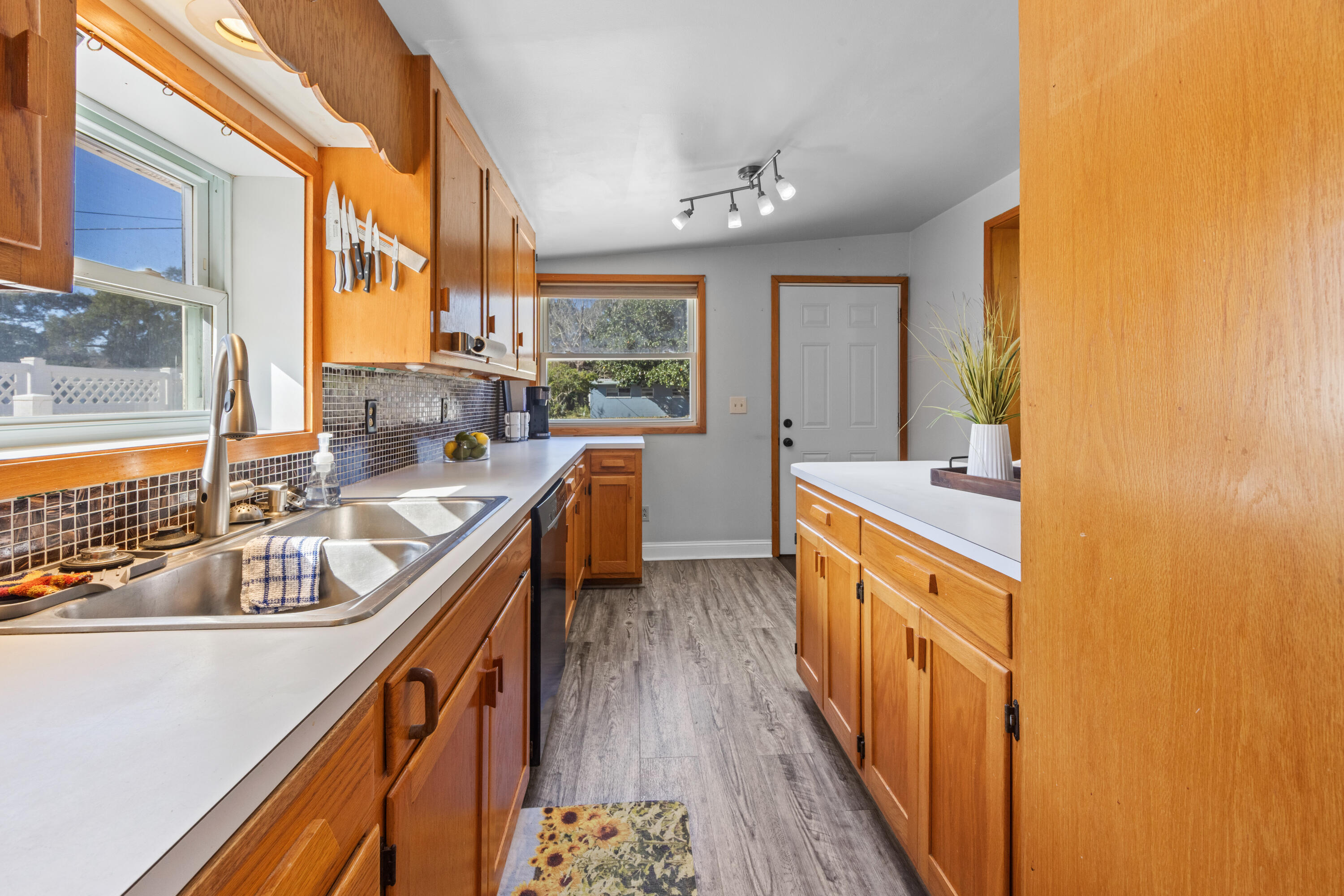 ELLIOTTS POINT 7TH ADDN - Residential