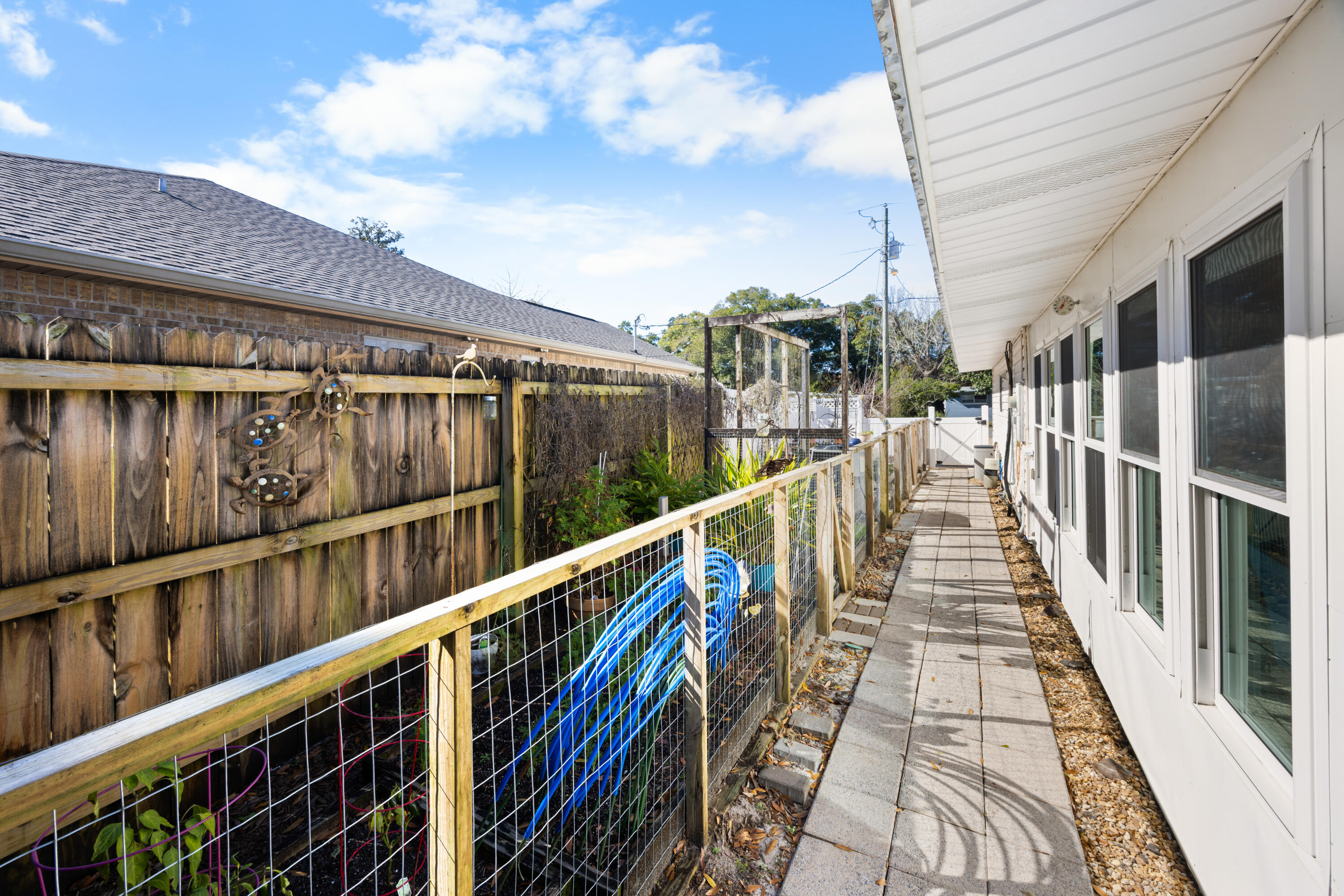 ELLIOTTS POINT 7TH ADDN - Residential