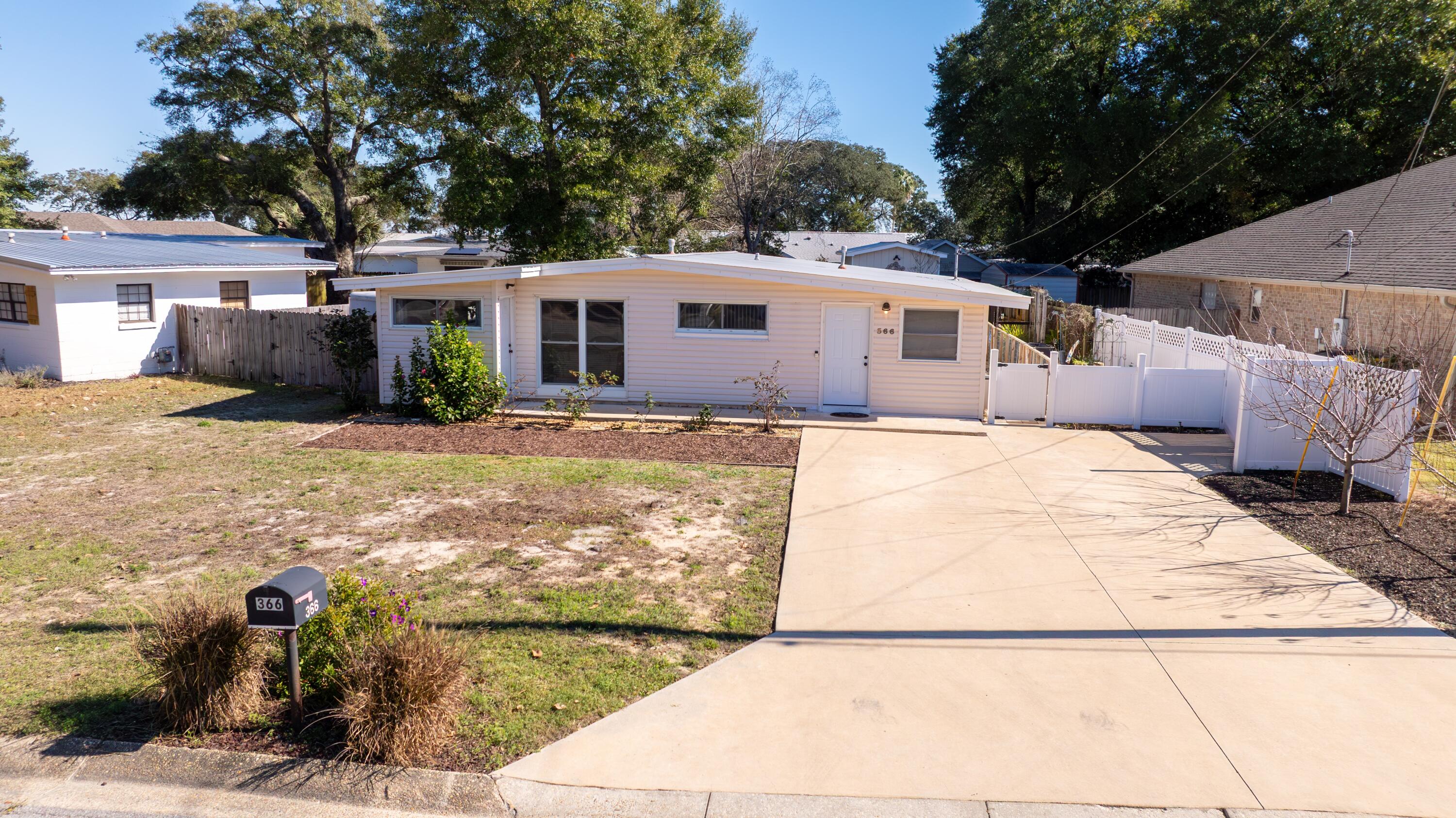 ELLIOTTS POINT 7TH ADDN - Residential