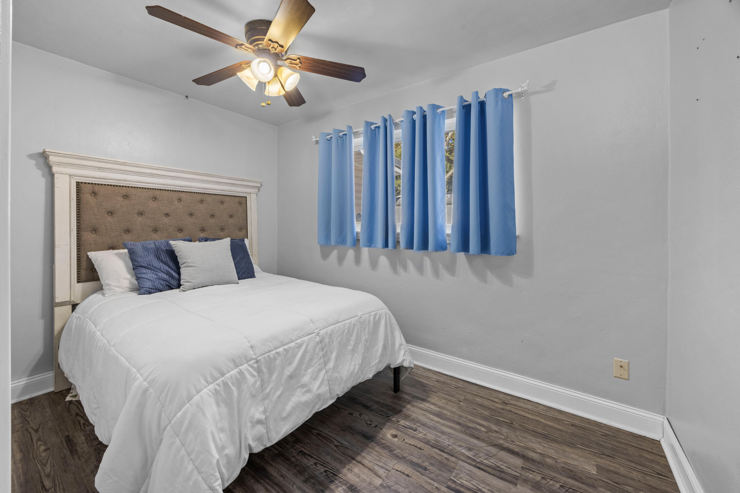 ELLIOTTS POINT 7TH ADDN - Residential