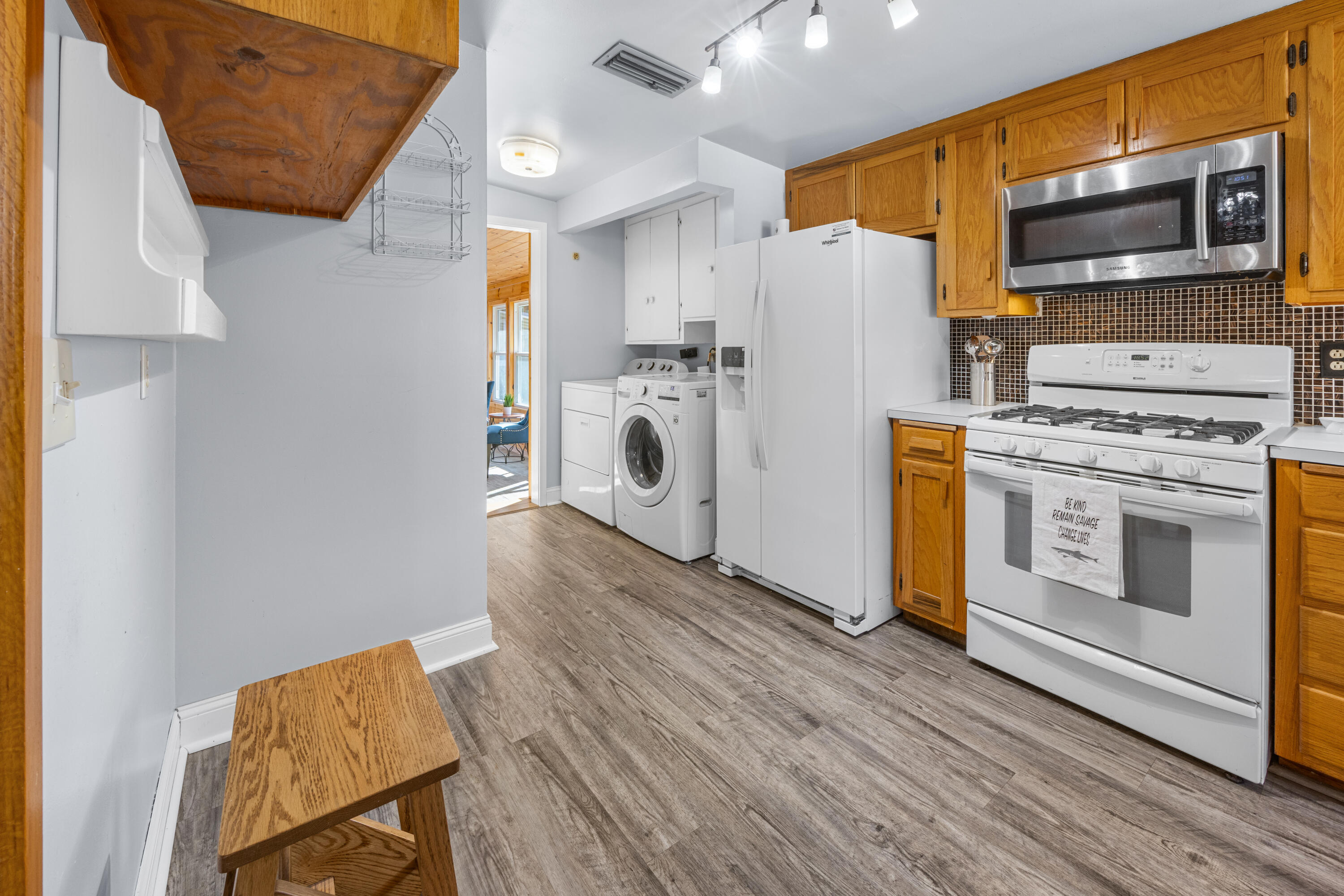 ELLIOTTS POINT 7TH ADDN - Residential