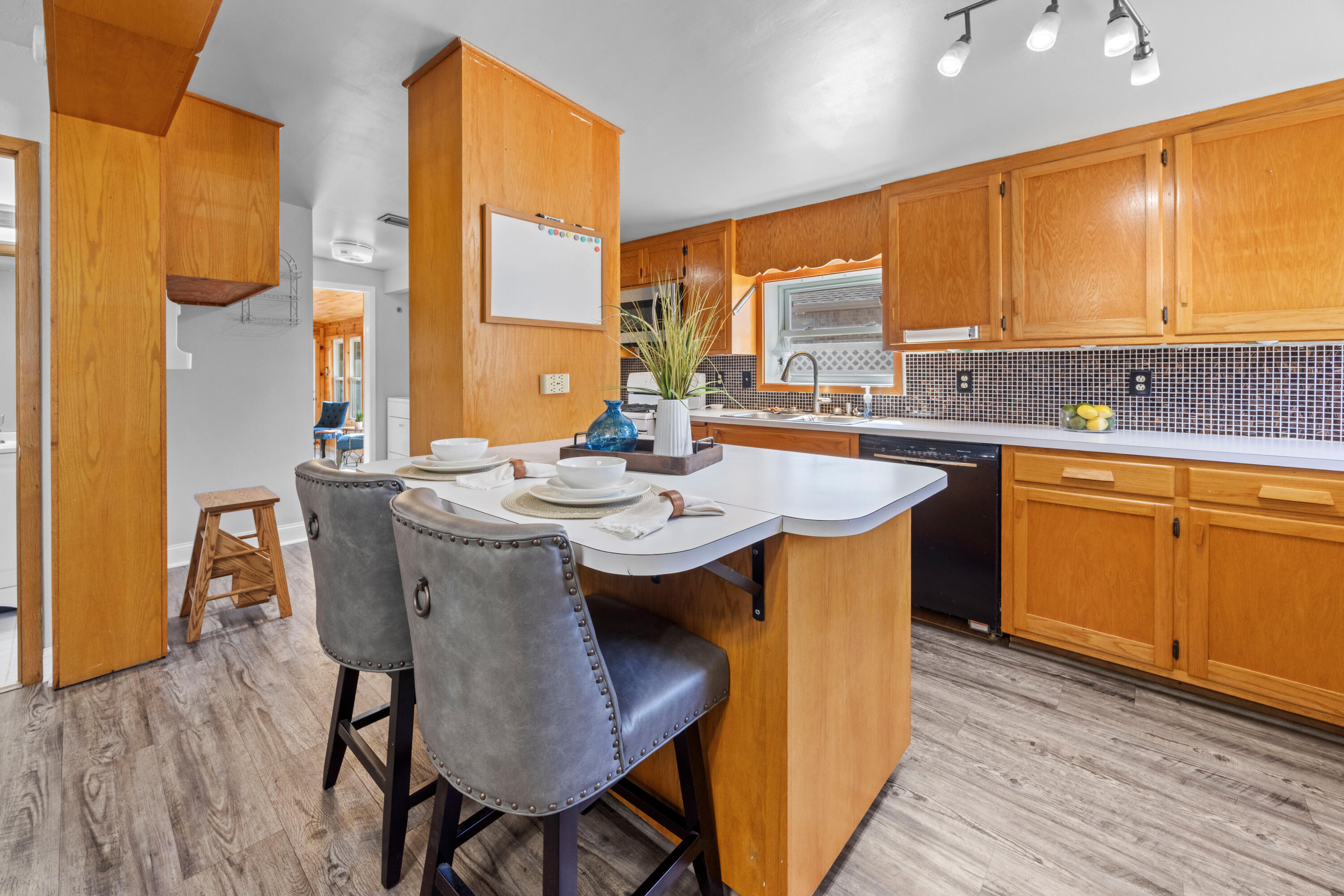 ELLIOTTS POINT 7TH ADDN - Residential