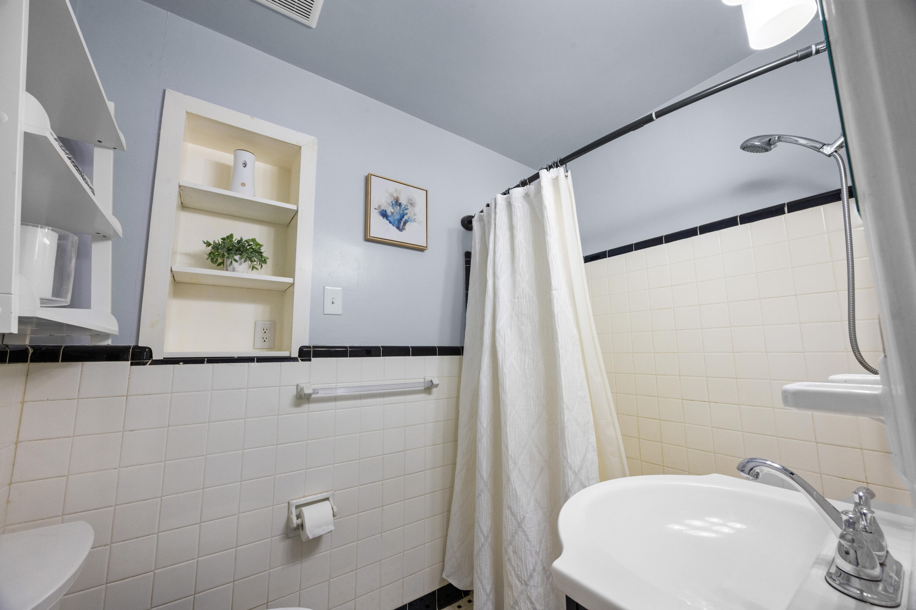 ELLIOTTS POINT 7TH ADDN - Residential