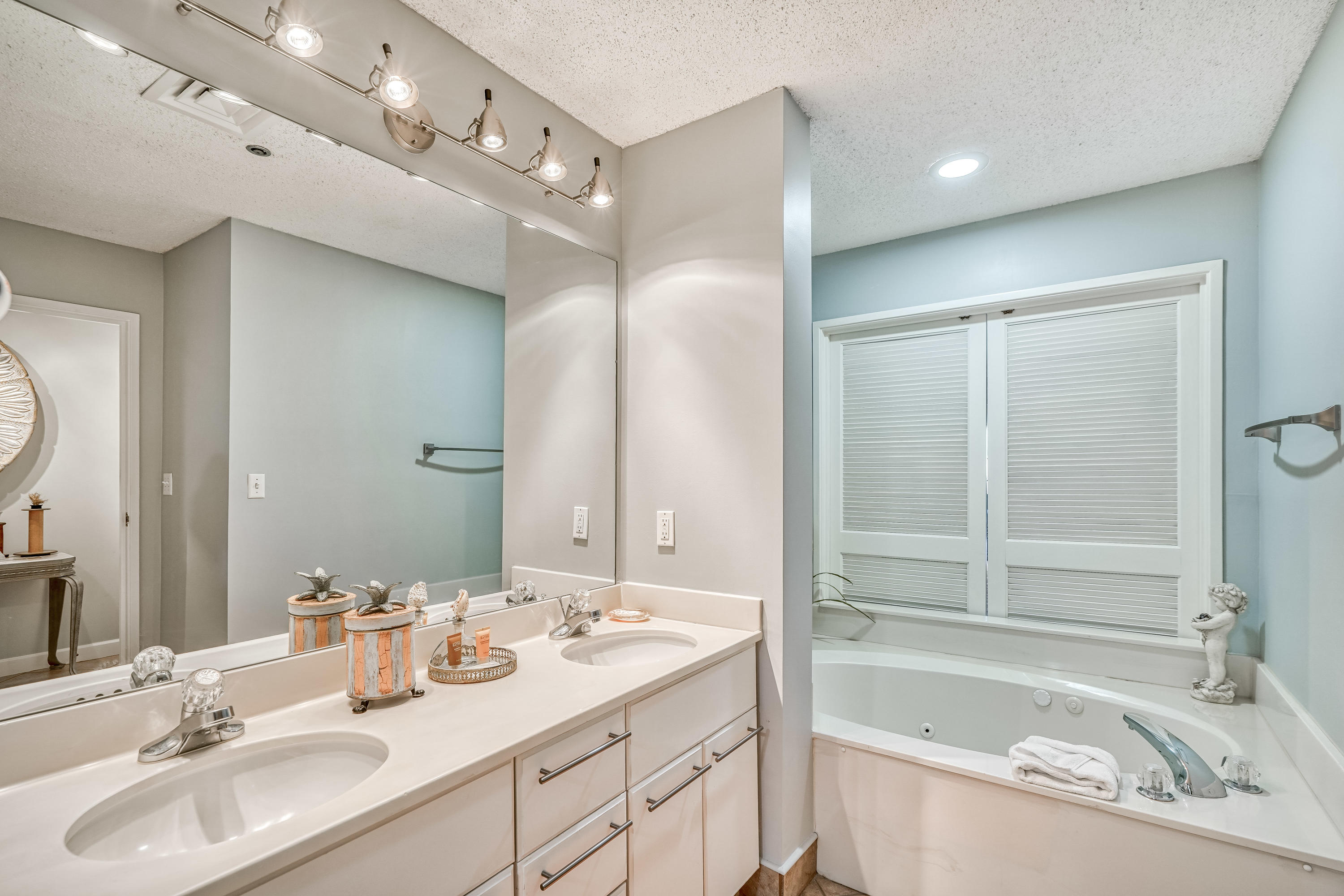 SUMMIT AT TOPS'L (THE) - Residential